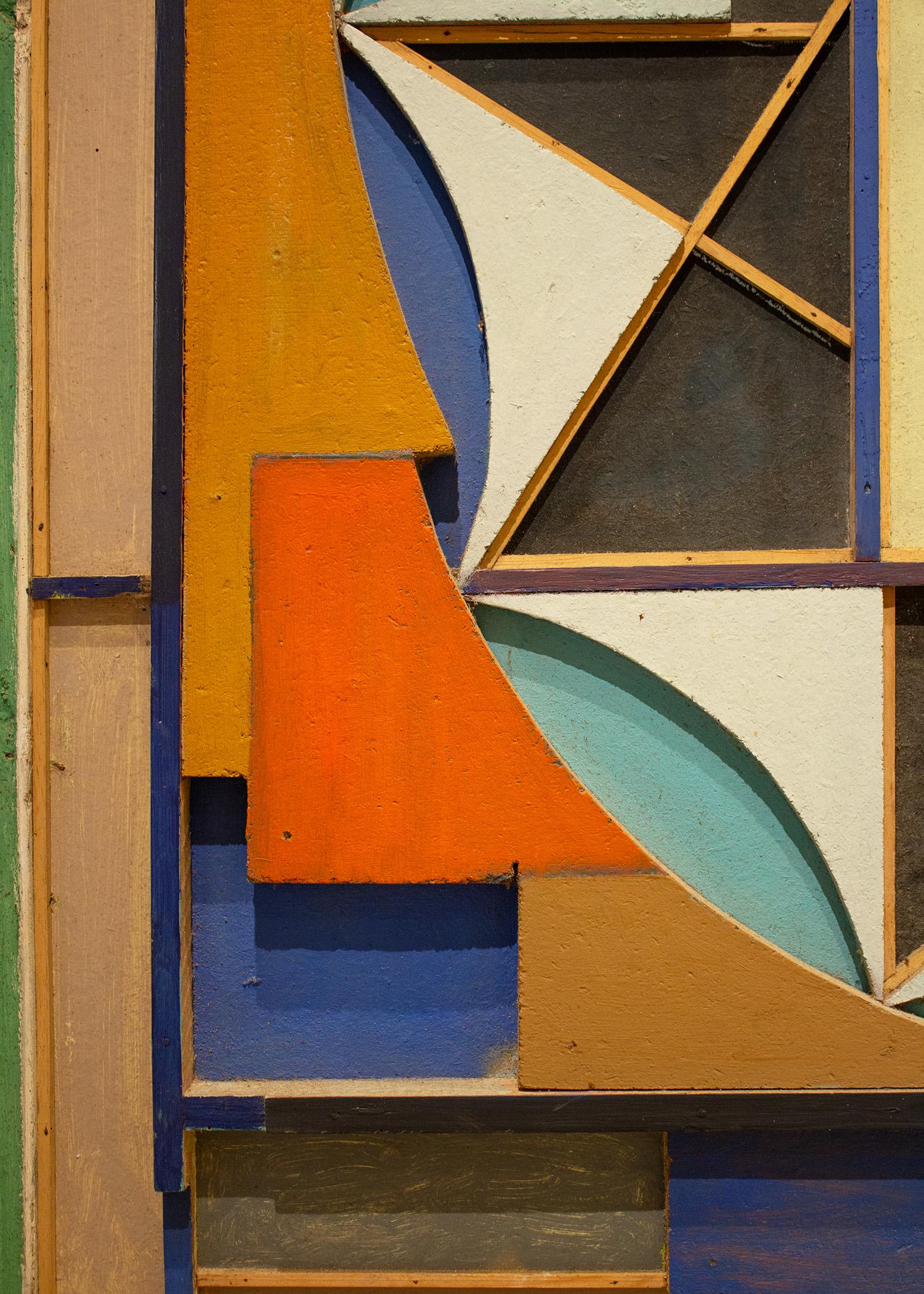 Une peinture acrylique aux couleurs vives sur un collage de bois avec une composition géométrique dynamique et des textures complexes. Cette peinture sculpturale est signée et datée sur le côté droit.
