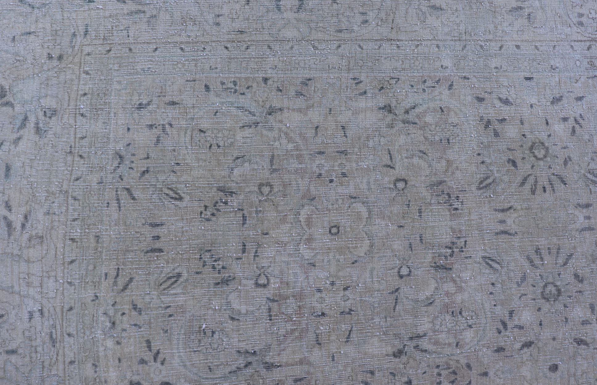Antiker persischer Khorassan-Teppich mit geometrischem All-Over-Blumenmuster im Angebot 4