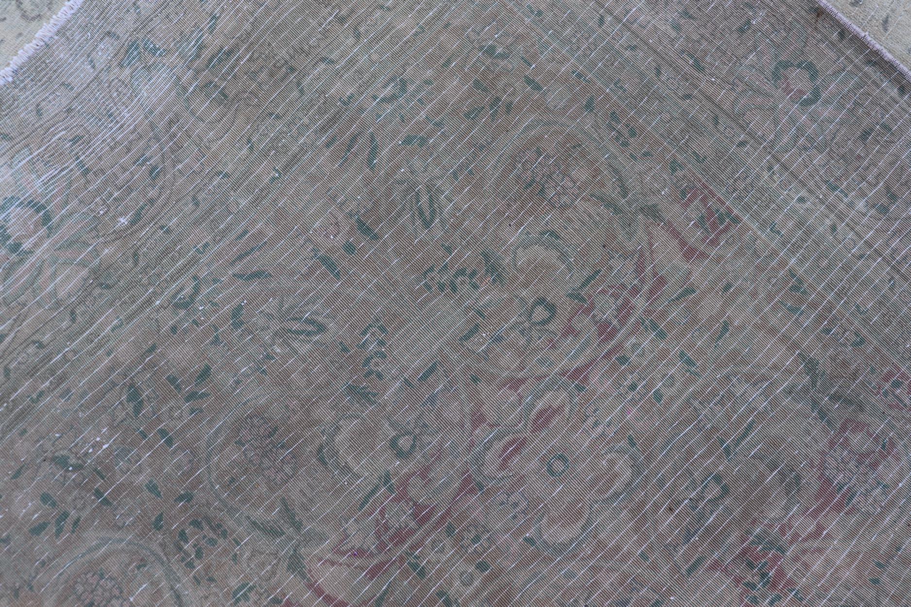 Antiker persischer Khorassan-Teppich mit geometrischem All-Over-Blumenmuster im Angebot 8