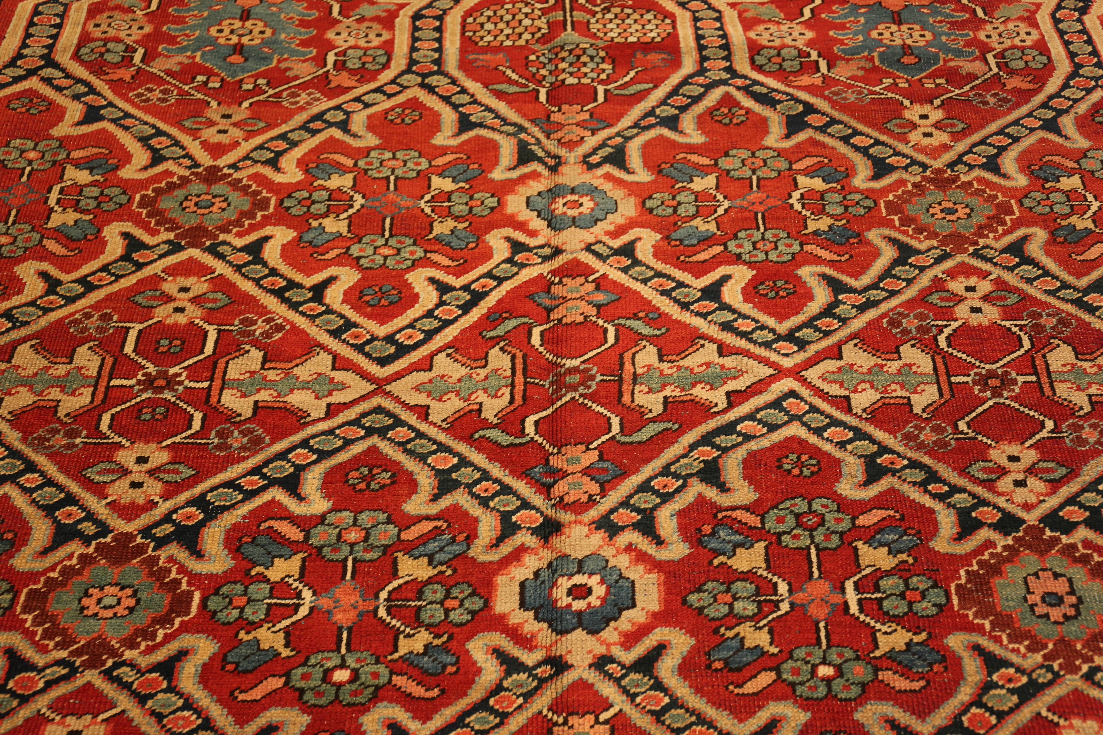 Heriz Serapi Geometric Antique Persian Heriz Rug. Size: 9 ft 2 in x 11 ft 8 in For Sale