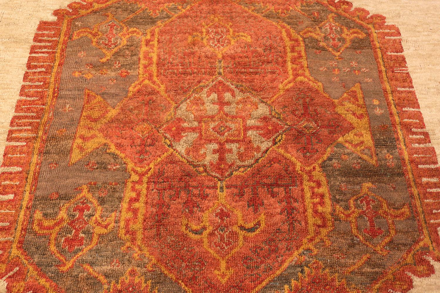 Geometrischer antiker türkischer Oushak-Angorateppich (Türkisch) im Angebot