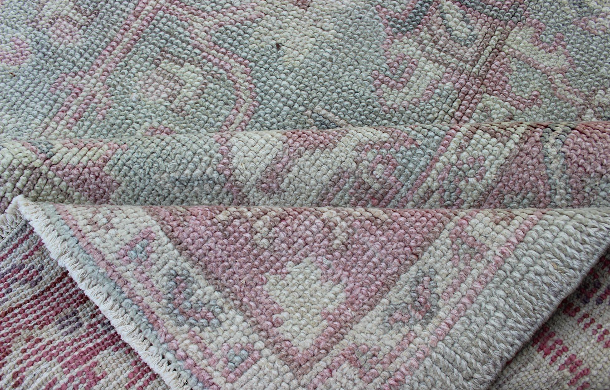 Early 20th Century Geometric Antique Turkish Oushak Rug in Pink and Light Green For Sale
