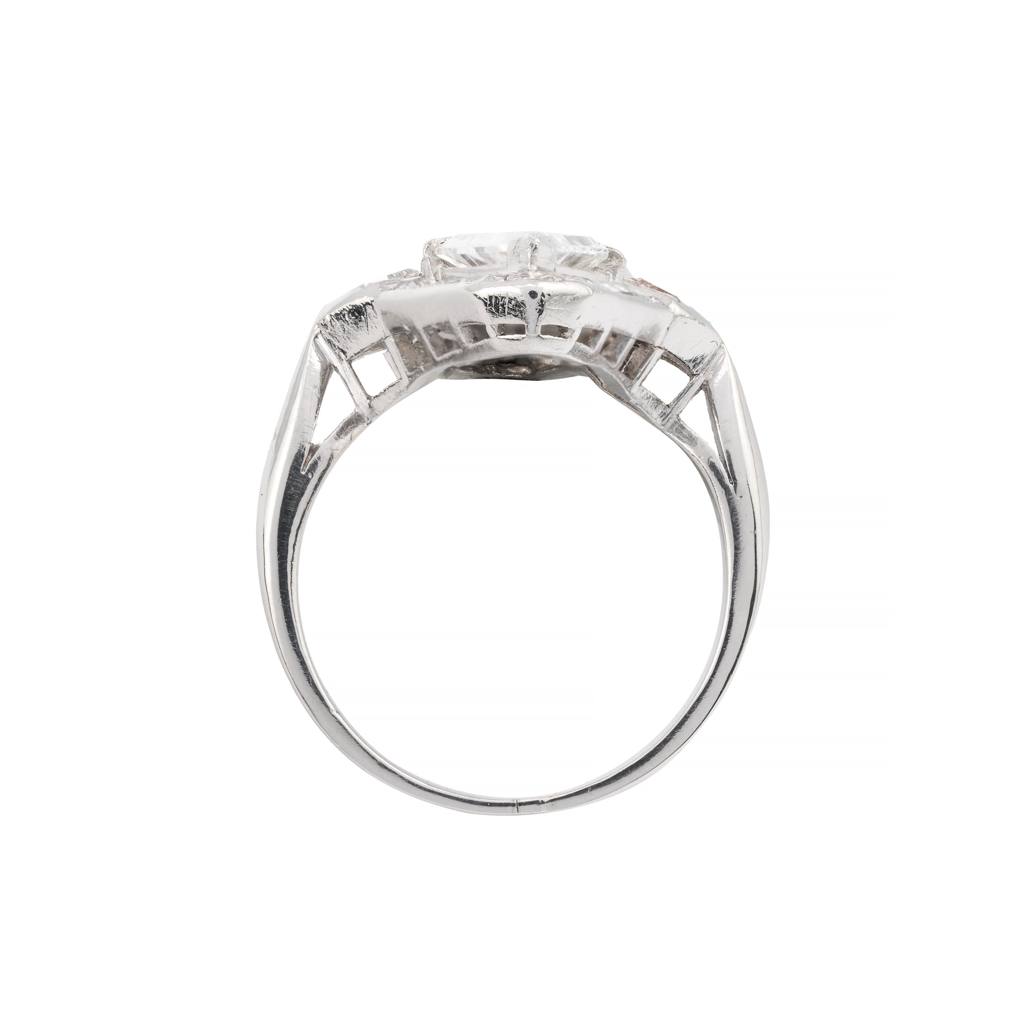 Geometric Art Deco 3.06ct Kite Shaped Double Diamond Ring in Platinum In Excellent Condition For Sale In Boston, MA