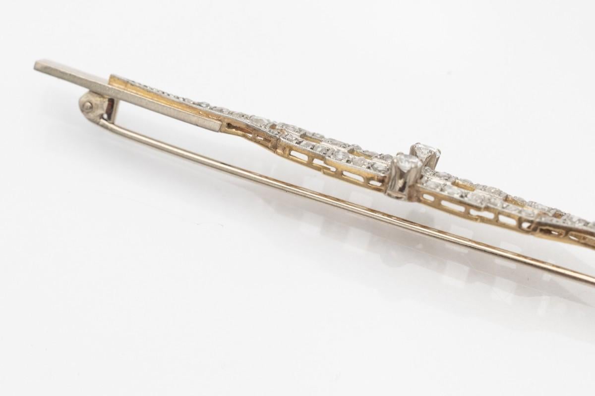 Geometric Art Deco brooch with diamonds in original Luis Sanz case. For Sale 1