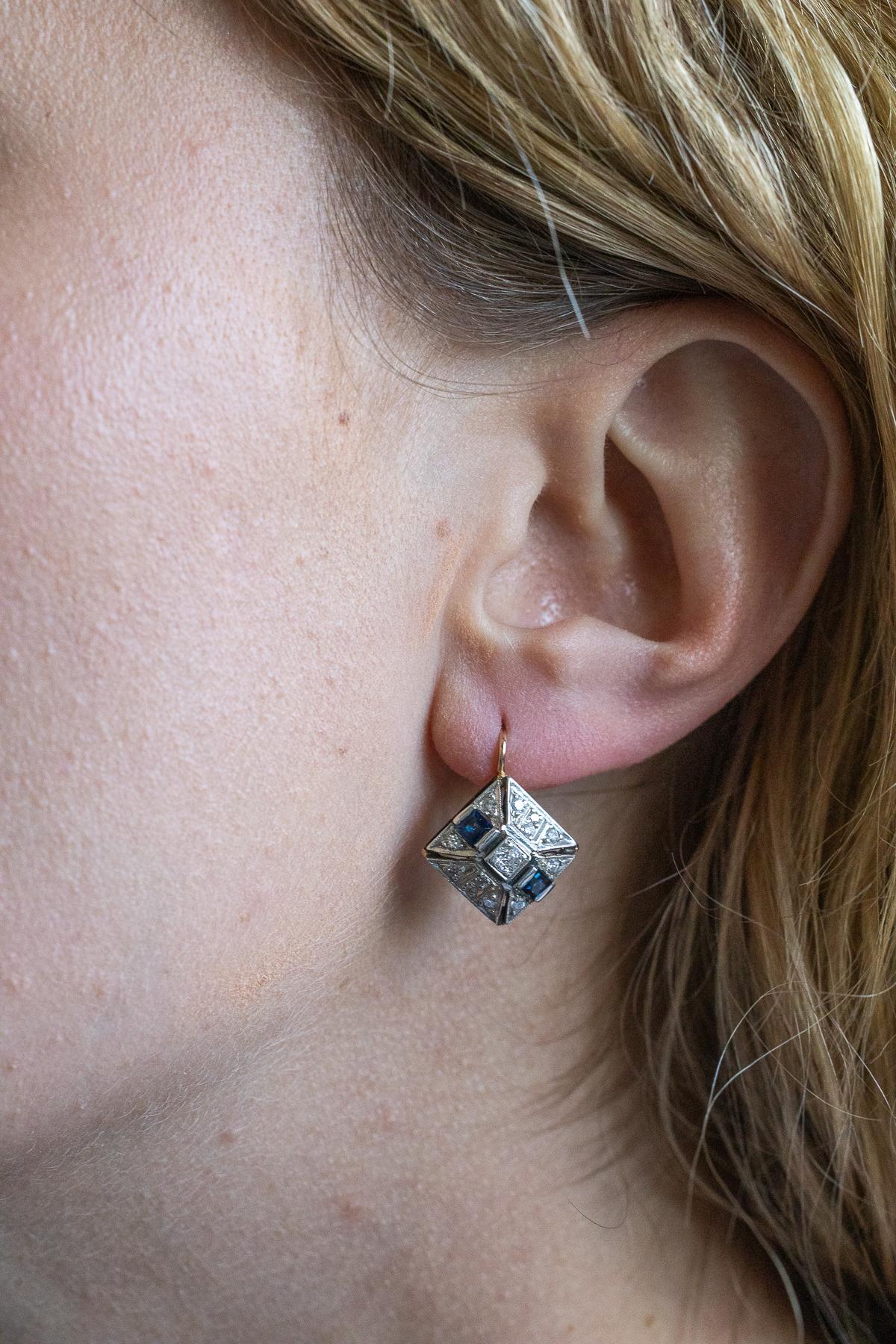 Geometrische Art-Déco-Ohrringe mit Diamanten und Saphiren, Österreich-Ungarn. (Alteuropäischer Schliff) im Angebot
