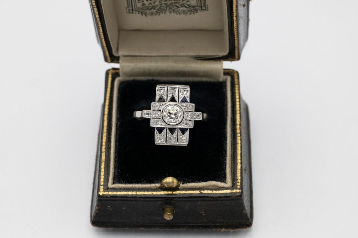 Geometric Art Deco ring with Old European diamonds and sapphires In Good Condition For Sale In Chorzów, PL