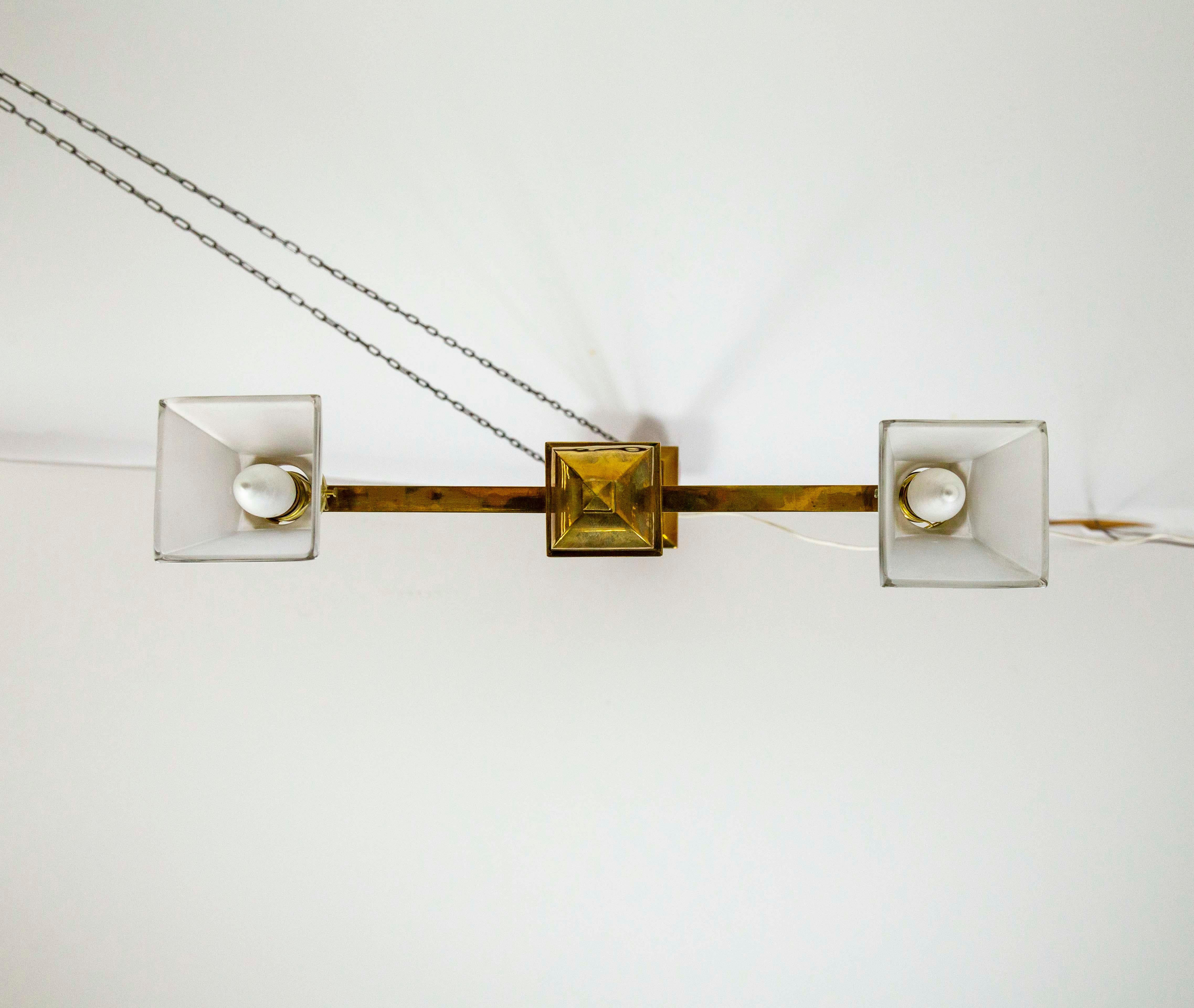 Lampe à suspension géométrique Arts & Crafts à 2 lumières en laiton en vente 4