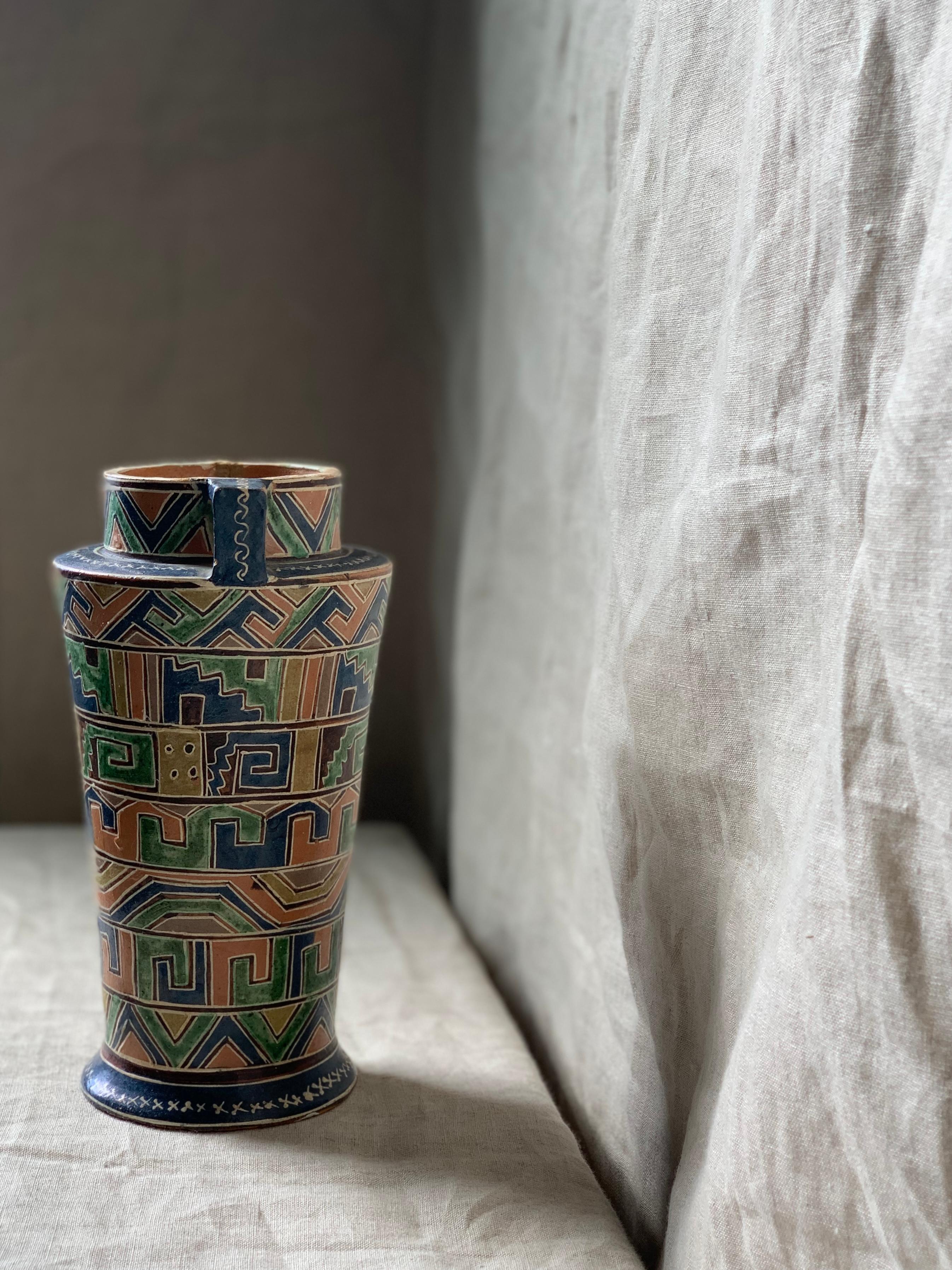 Peint à la main Vase à motif aztèque peint à la main en vente