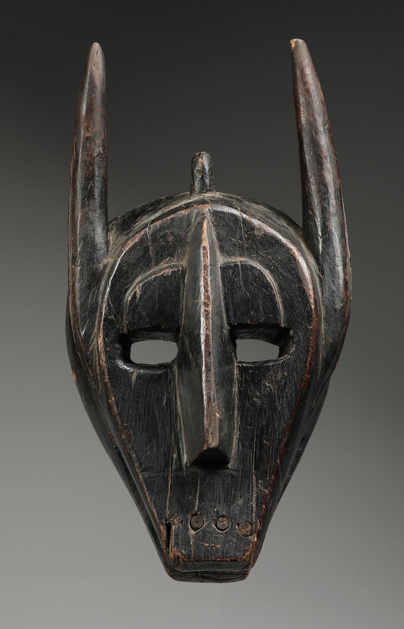 Wood Geometric Barmbara Sukuru Animal Mask with horns, teeth, Mali, West Africa For Sale