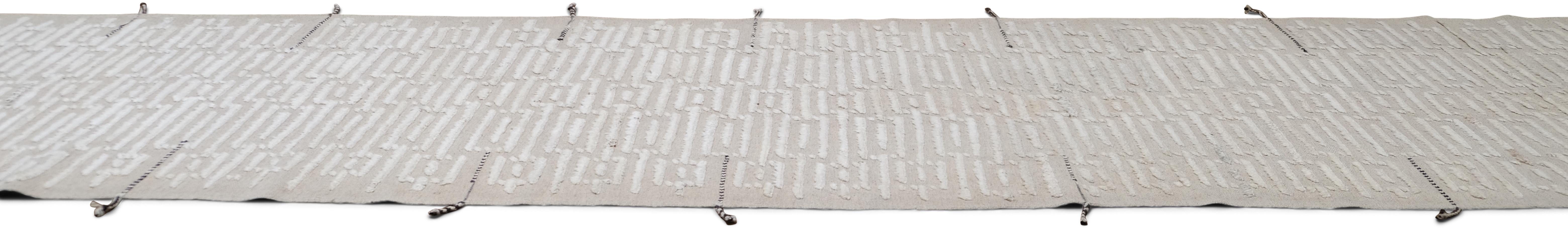 Geometrischer beige gemusterter Woll-Läufer 3'1''x19'1'' (Afghanisch) im Angebot