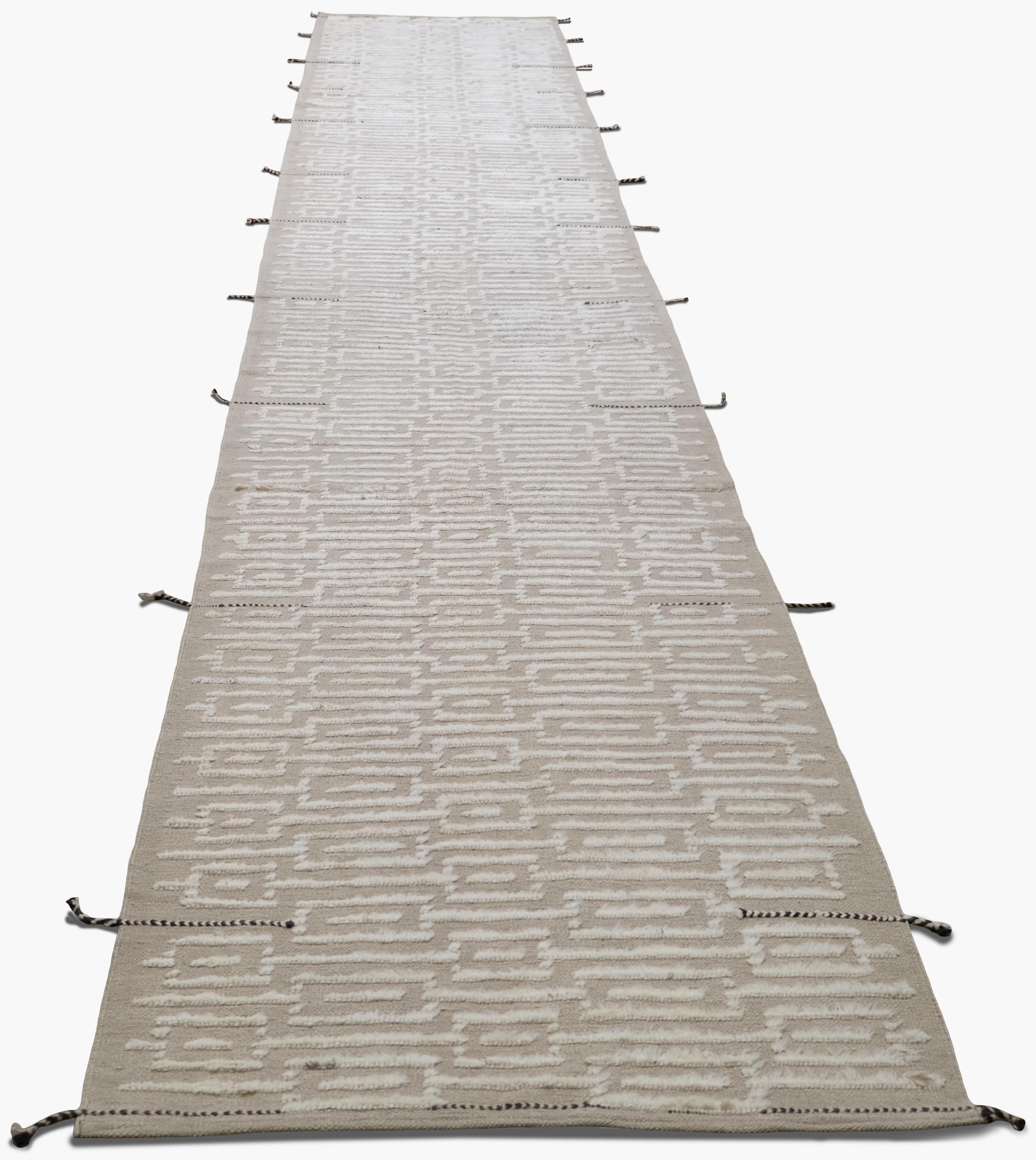 Geometrischer beige gemusterter Woll-Läufer 3'1''x19'1'' (Handgeknüpft) im Angebot