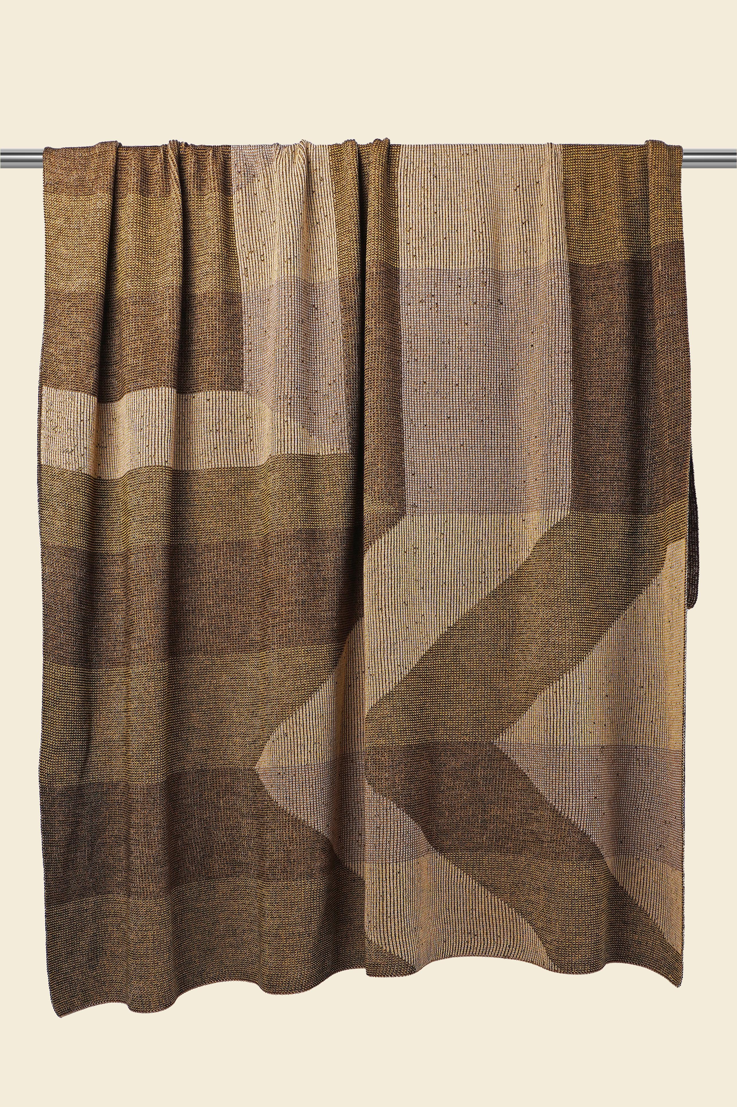 Couverture géométrique en ocre Neuf - En vente à Berlin, DE