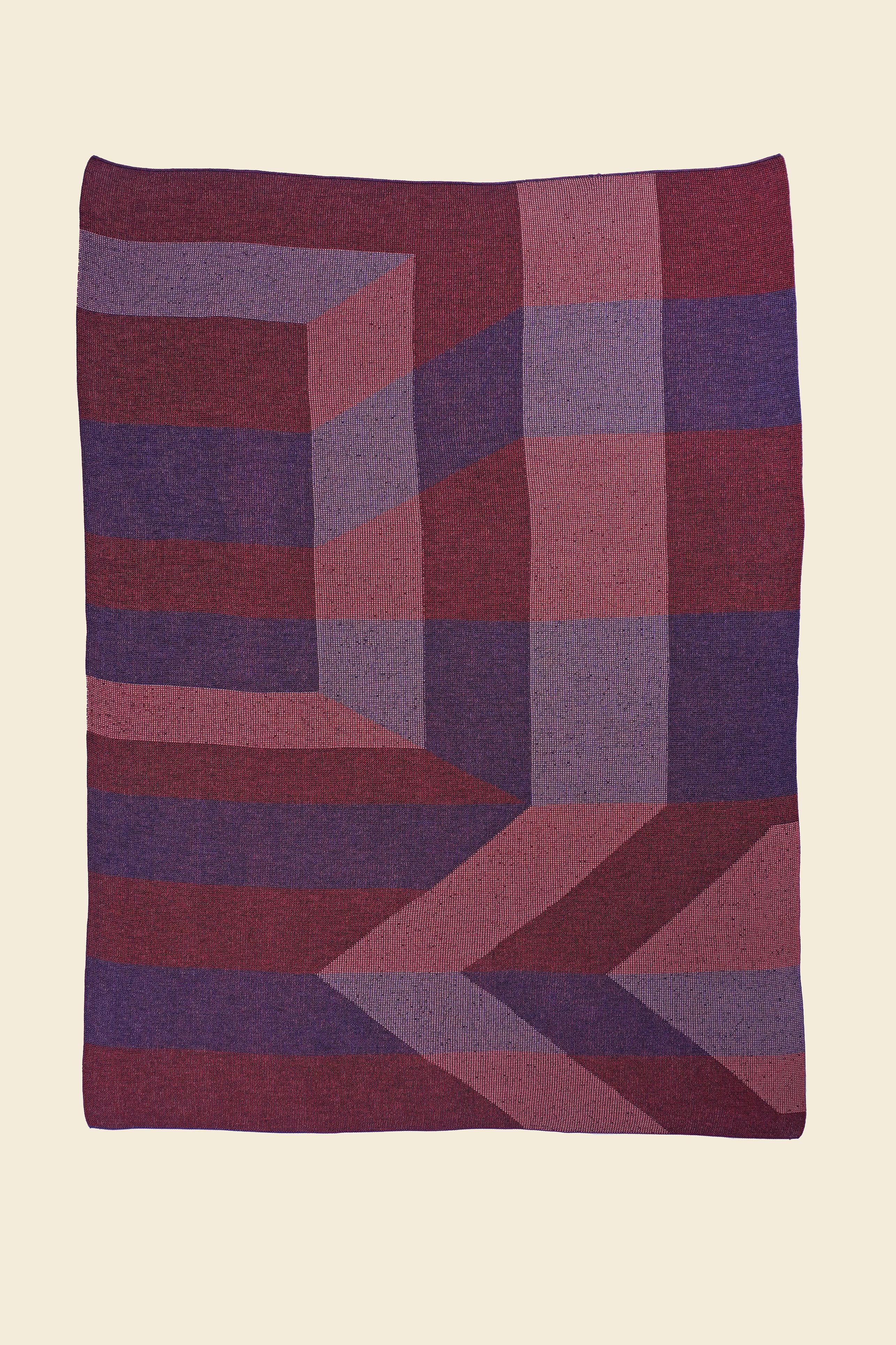 Tedesco Geometric Blanket in Red/Purple in vendita
