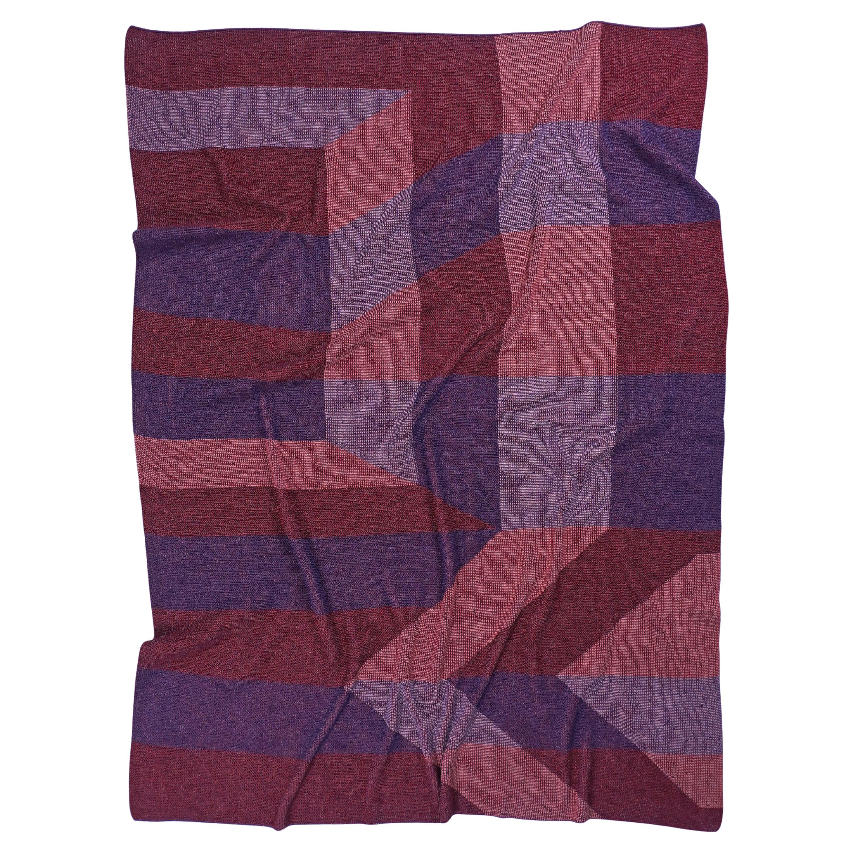 Geometric Blanket in Red/Purple in vendita