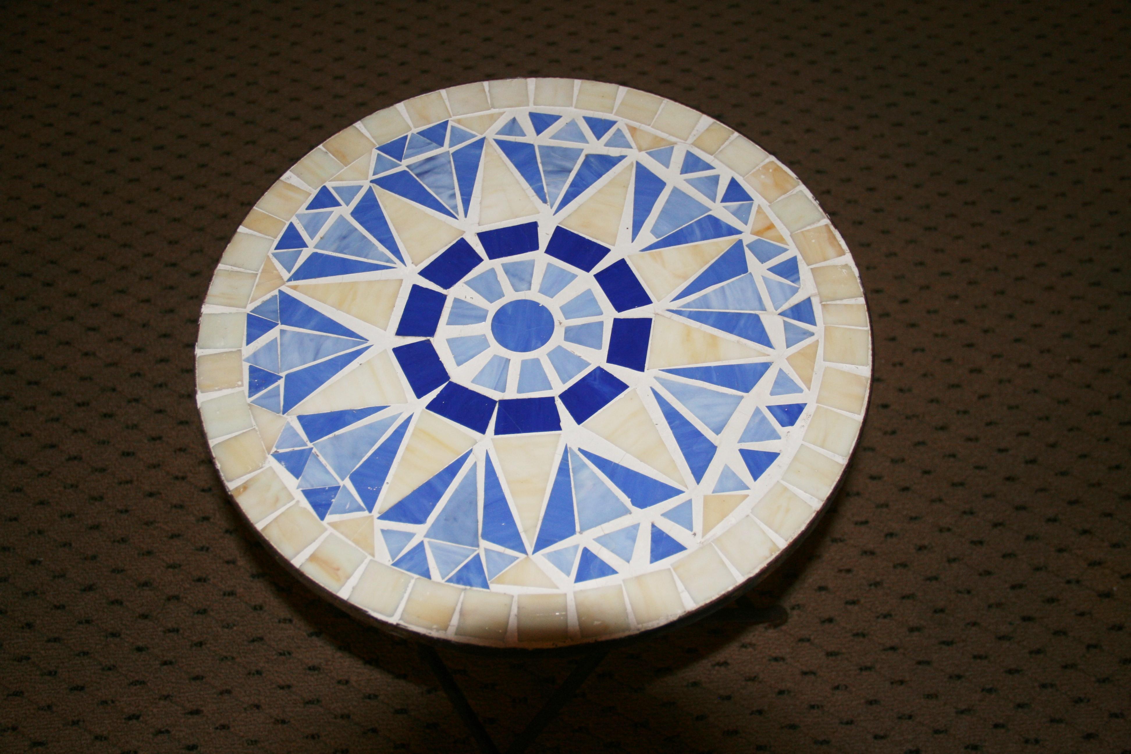 Geometric Blue and White Ceramic Garden Folding Table In Good Condition For Sale In Douglas Manor, NY