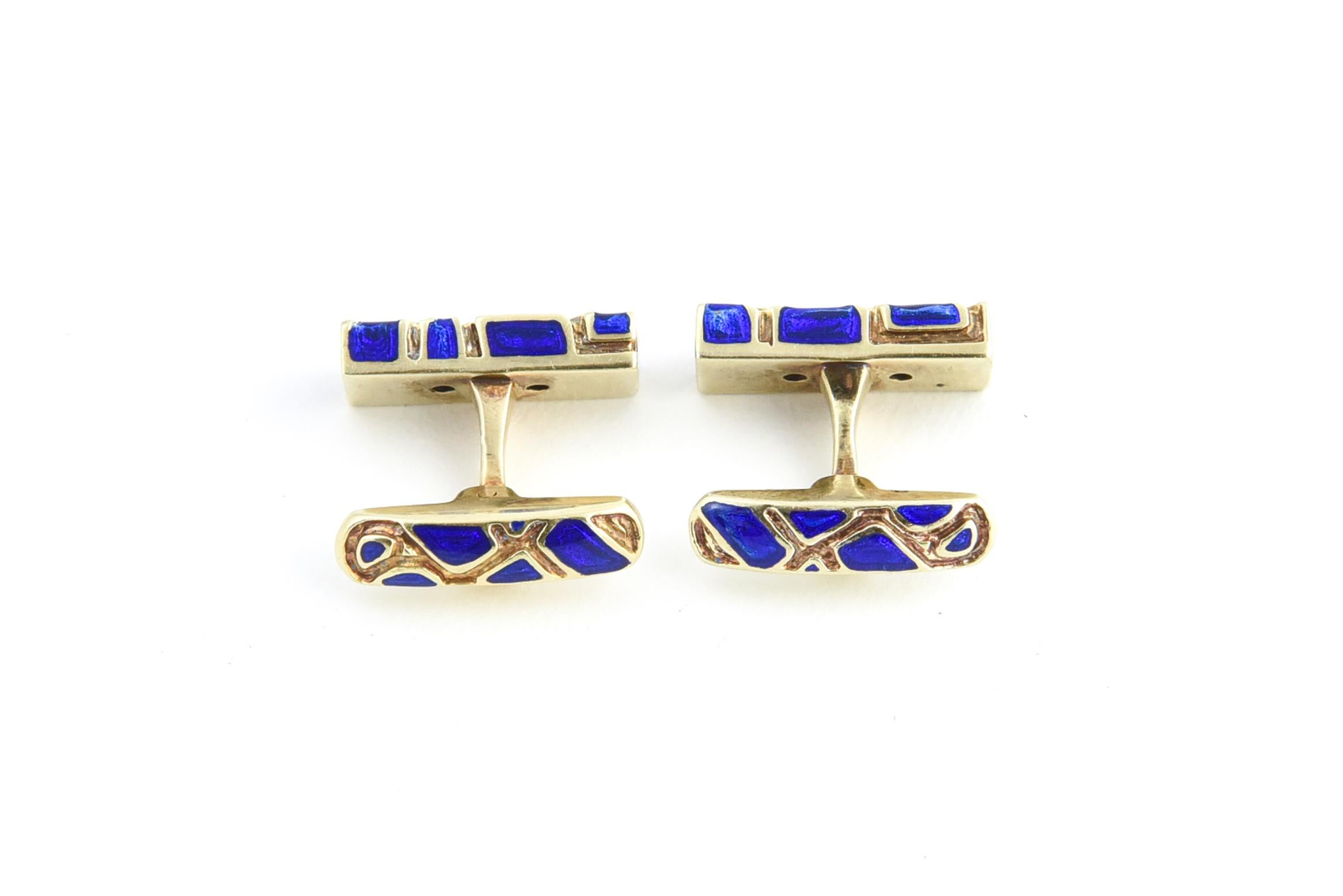 Geometric Blue Enamel and Gold Cufflinks In Good Condition For Sale In Miami Beach, FL