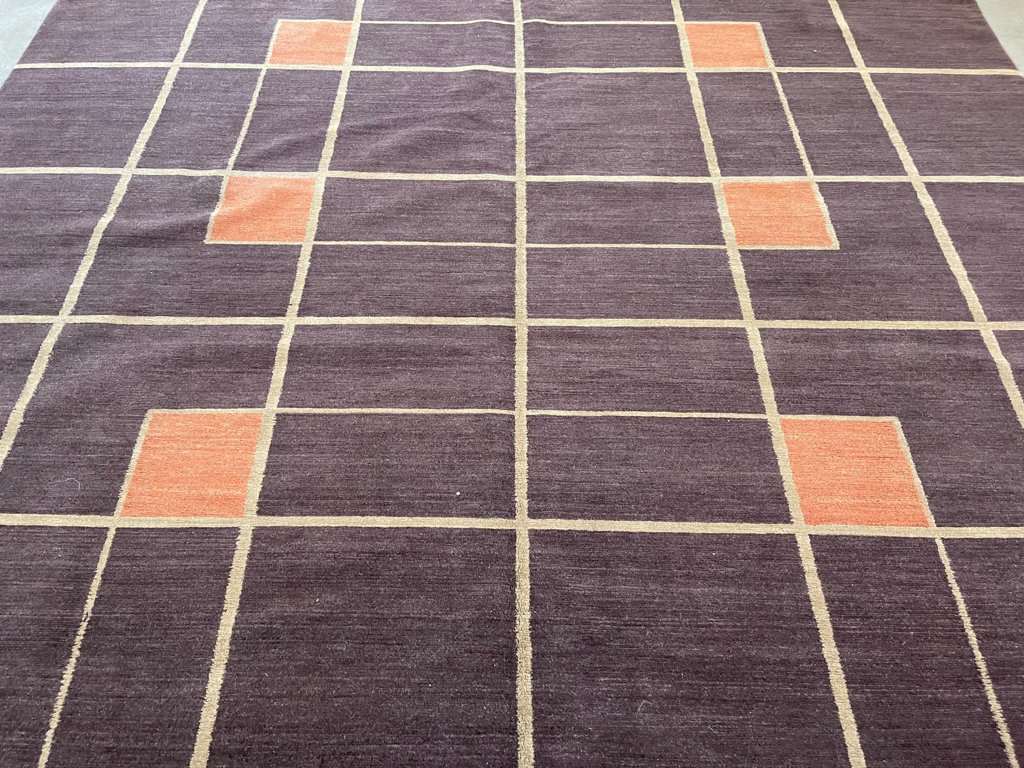 Geometric Box Pattern Rug In Excellent Condition For Sale In Los Angeles, CA