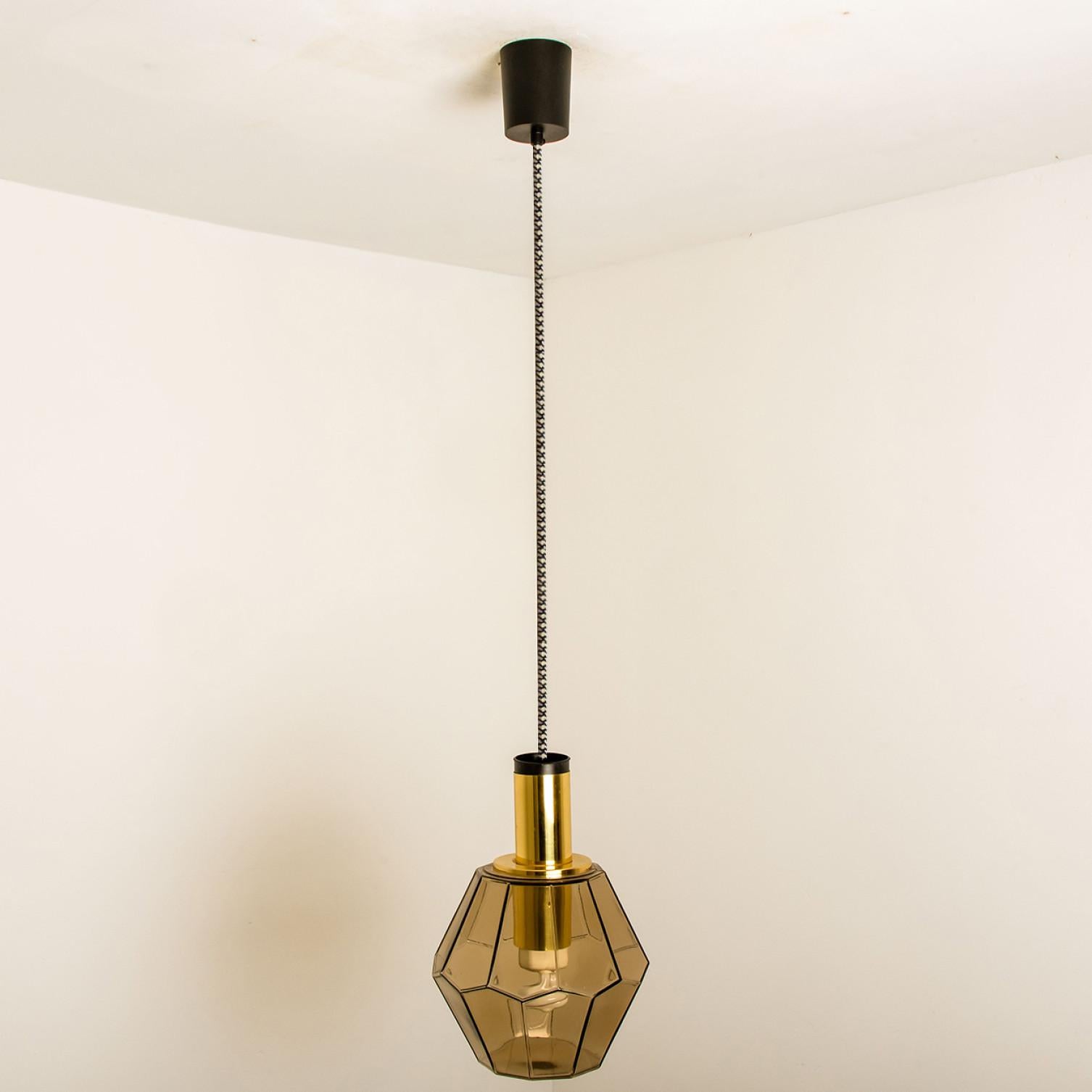 Laiton Lampe à suspension géométrique en laiton et verre transparent par Limburg, 1970 en vente