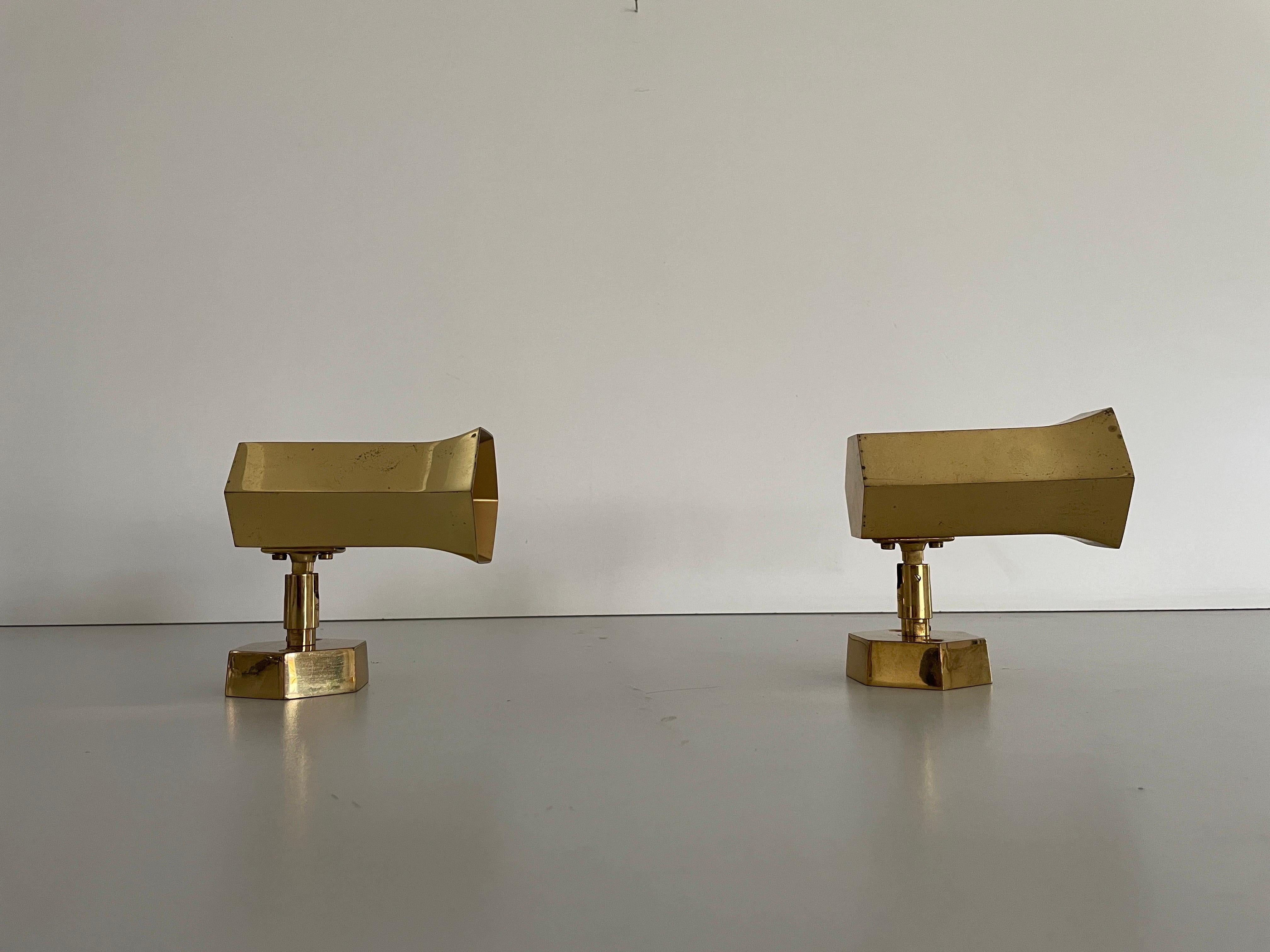 Bellissima coppia di lampade geometriche in ottone di Schröder, anni '60, Germania

Lampade da parete di alta qualità molto belle

Le lampade sono in ottime condizioni vintage.

Queste lampade funzionano con lampadine standard E14. 
Cablato e adatto