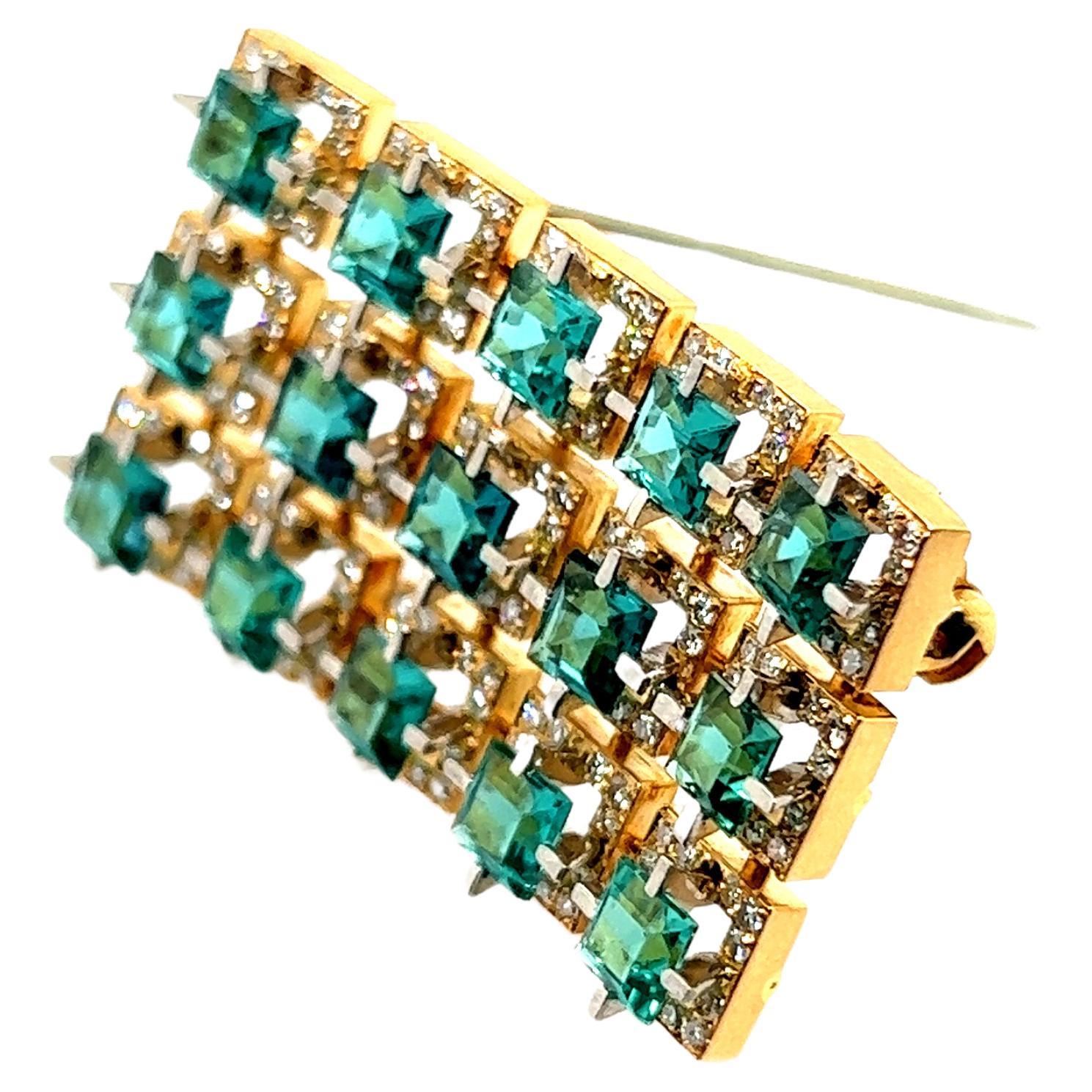 Introducing an exquisite geometric brooch with tourmaline and diamonds in 18 Karat yellow and white gold. Created by the Swiss Jewelry House Binder, it seamlessly blending tradition with contemporary designs. 

The brooch highlights 15 petite