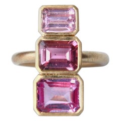 Bague géométrique en or brossé et tourmaline