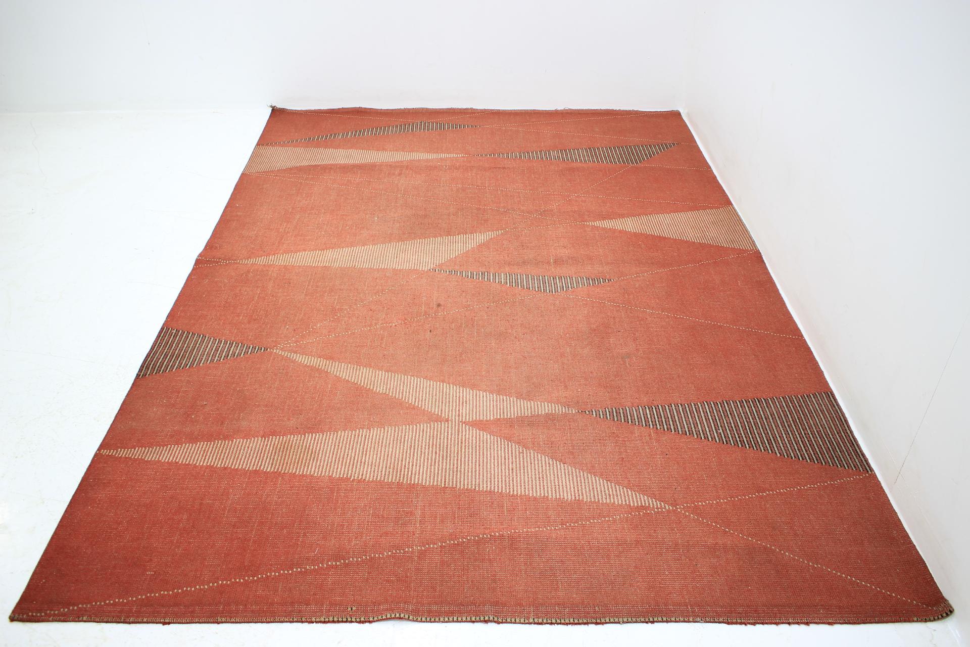 Tapis ou tapis géométrique, années 1950 État moyen - En vente à Praha, CZ