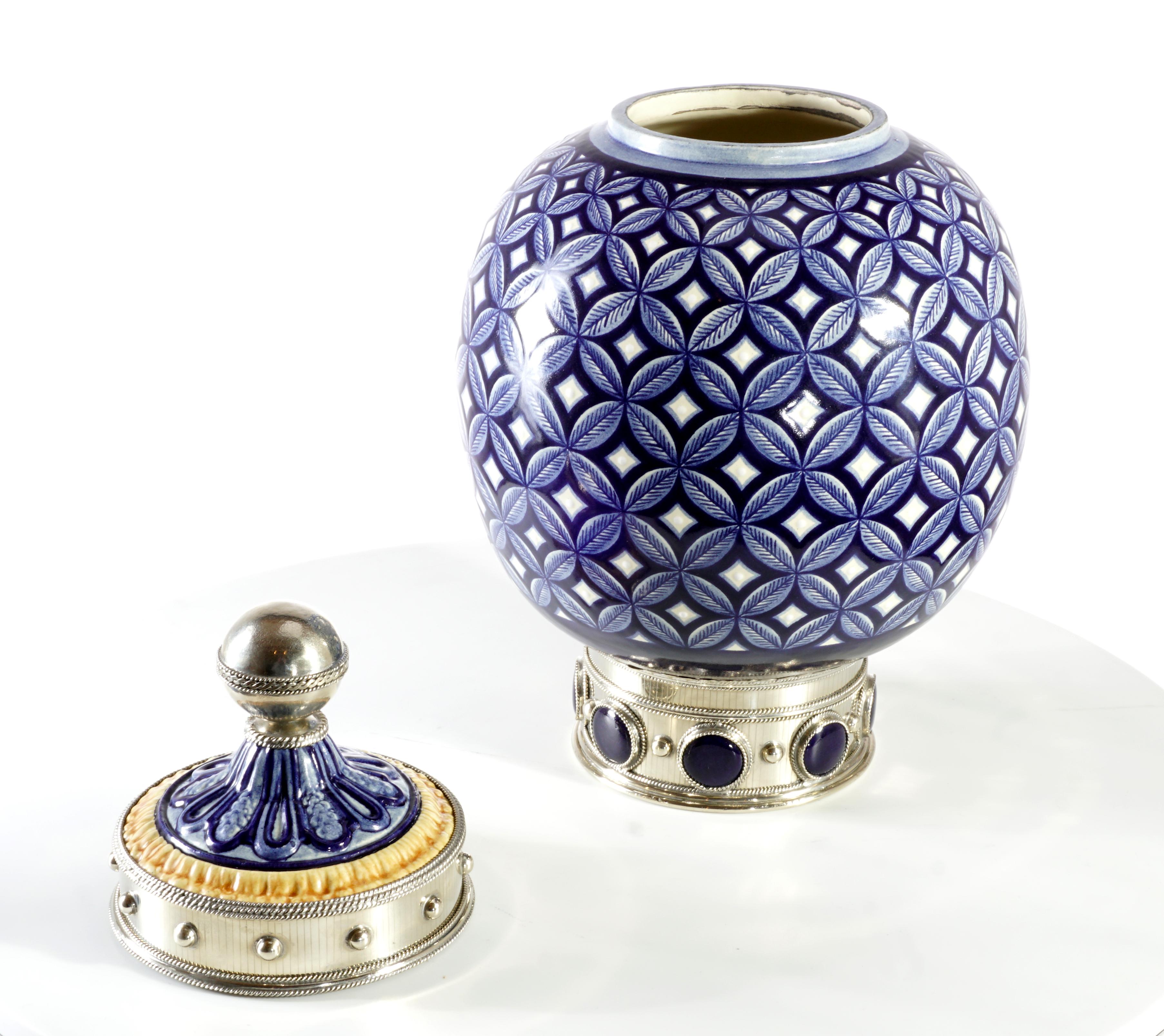 Geometric Cerámic Jar and White Metal ‘Alpaca’, Handmade (21. Jahrhundert und zeitgenössisch)