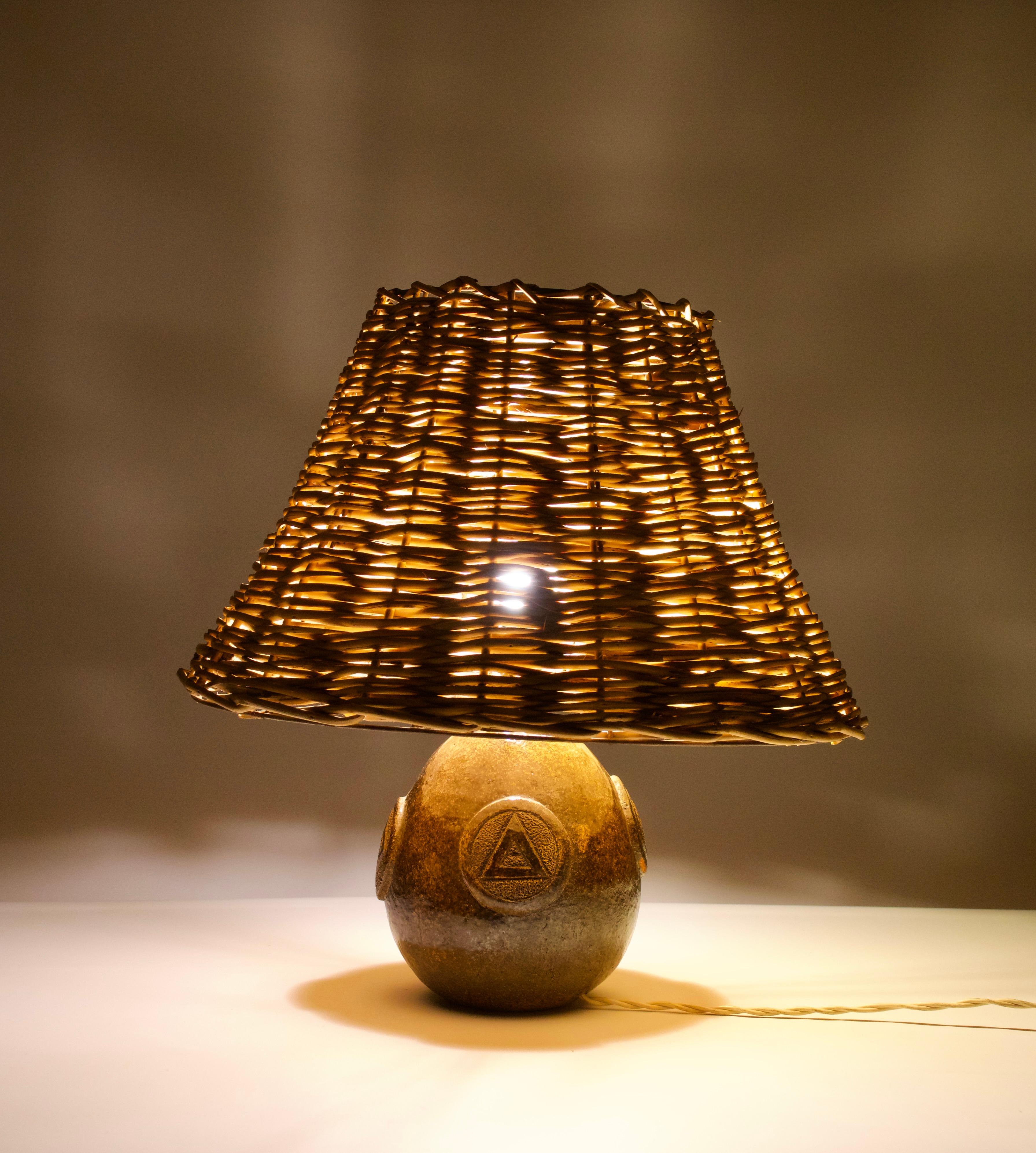Lampada da tavolo geometrica in ceramica, Francia, anni '50 in vendita 4