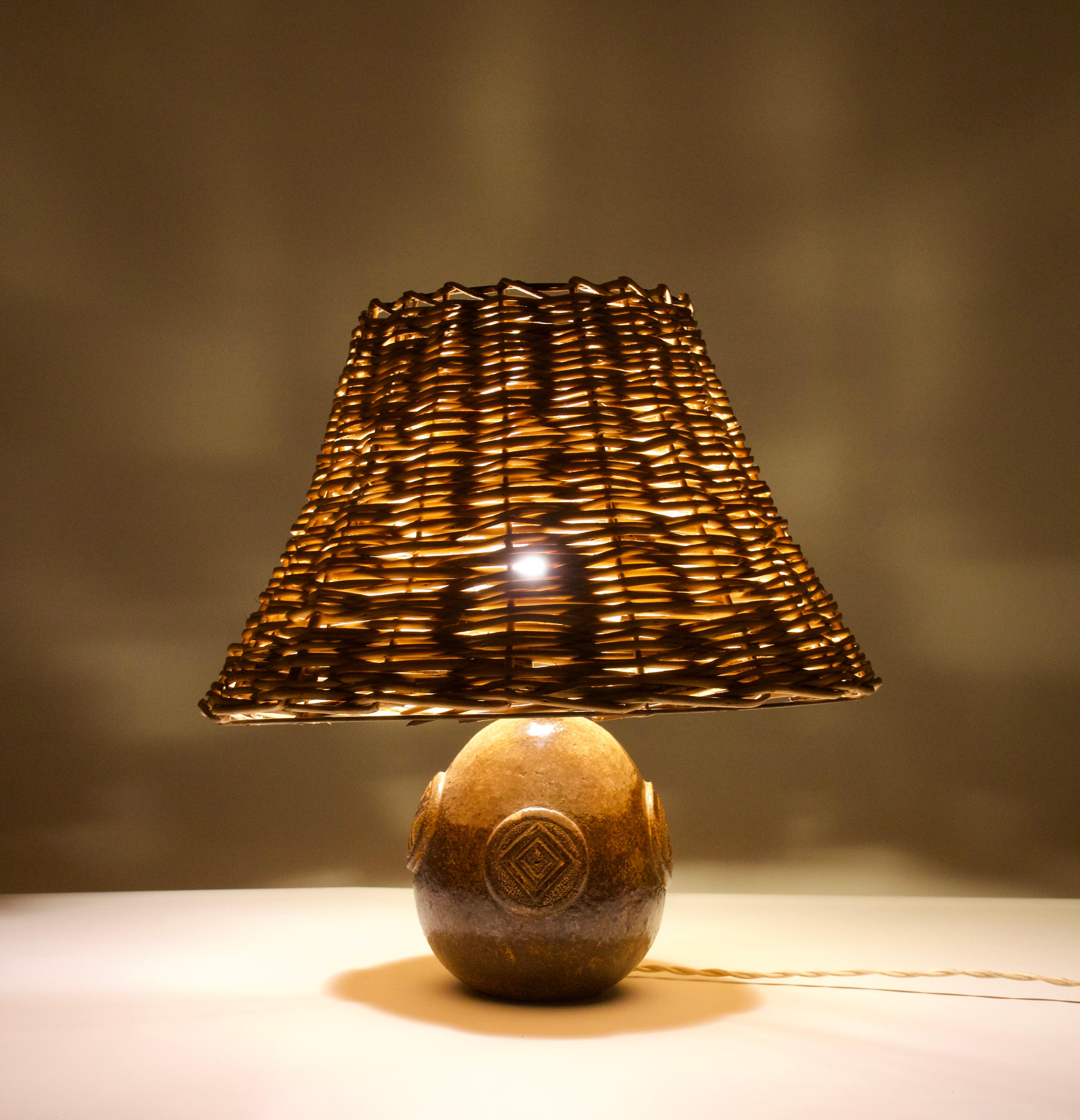 Lampada da tavolo geometrica in ceramica, Francia, anni '50 in vendita 5