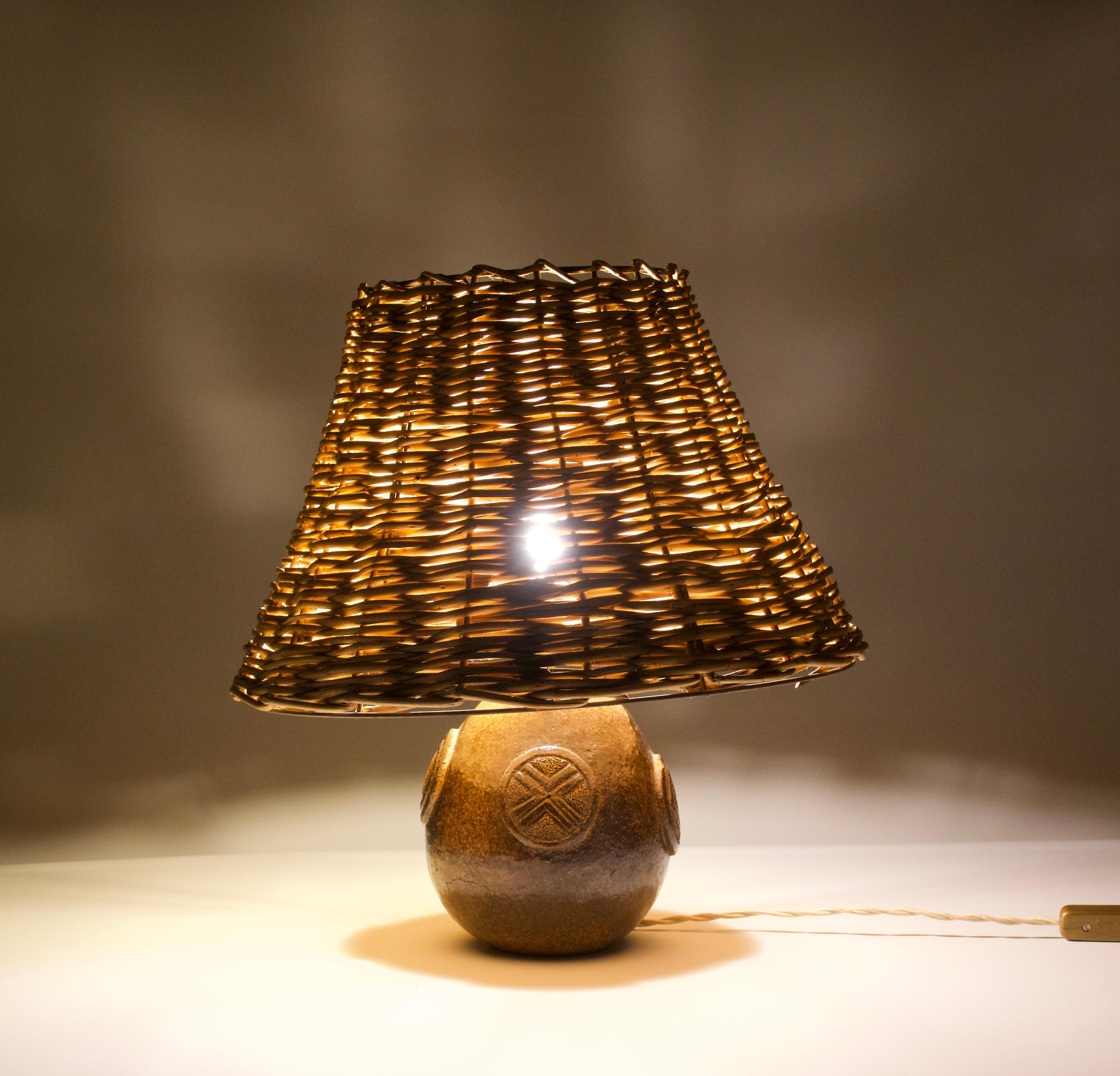 Lampada da tavolo geometrica in ceramica, Francia, anni '50 in vendita 6
