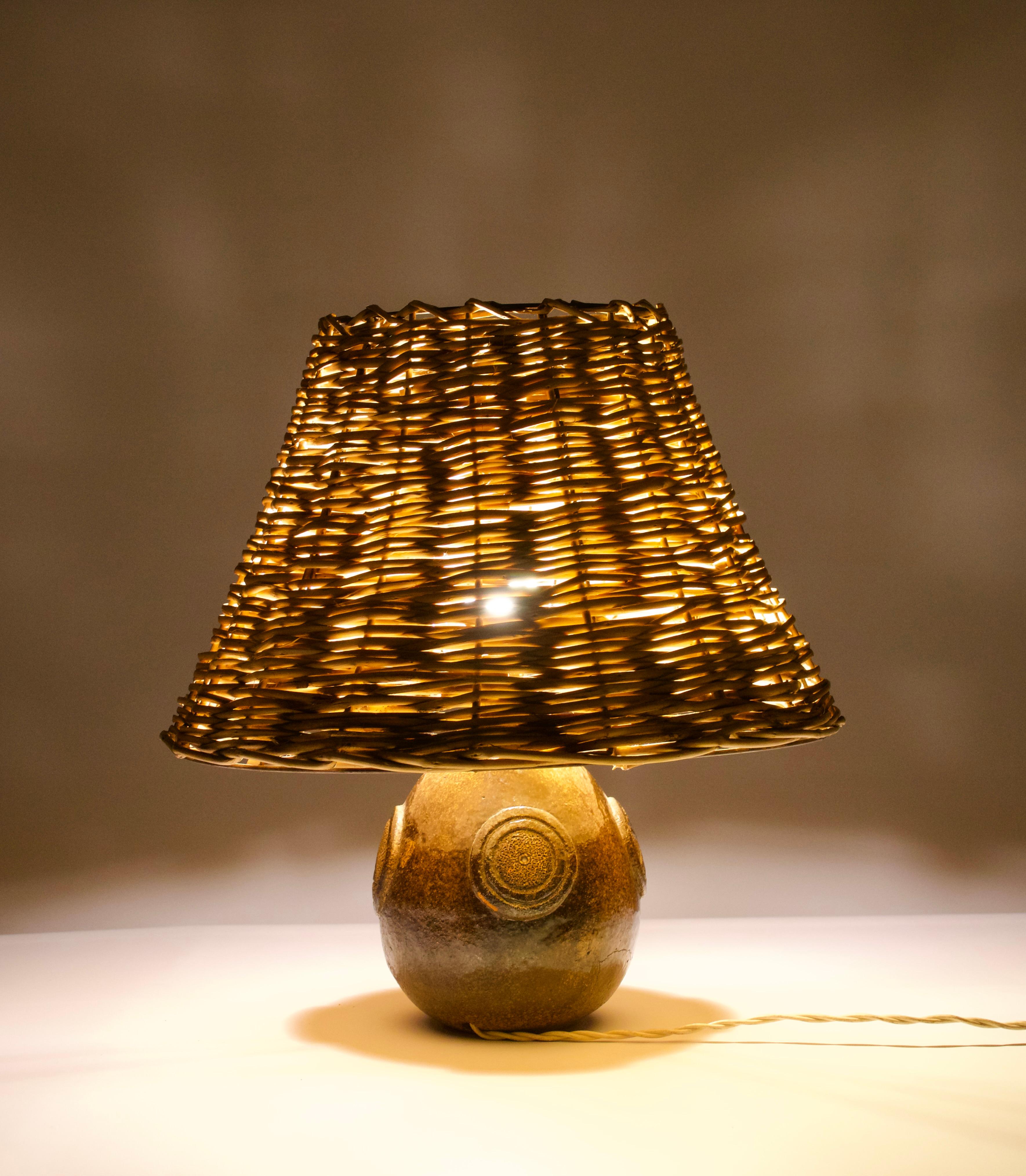 Lampada da tavolo geometrica in ceramica, Francia, anni '50 in vendita 7