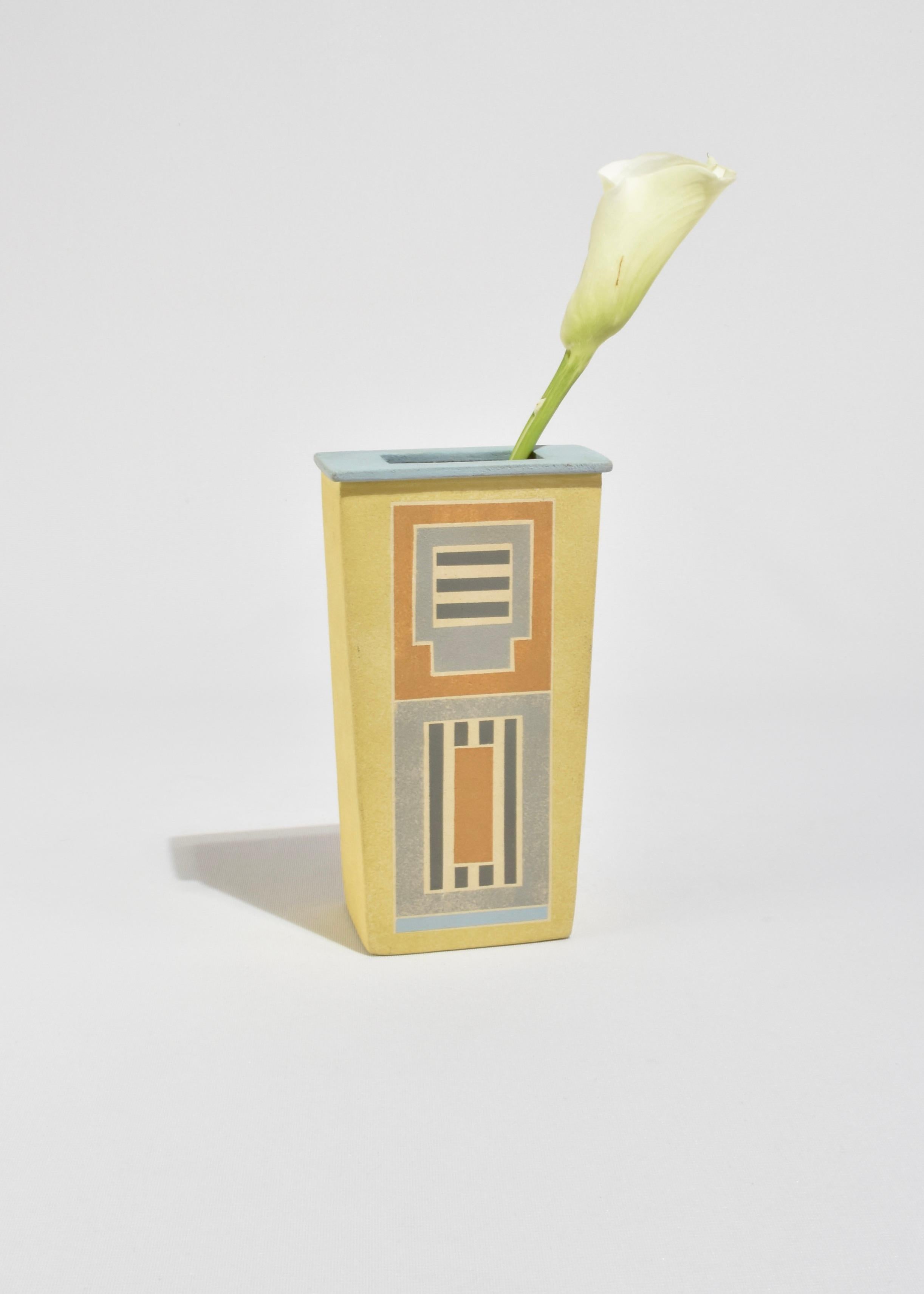Fine XX secolo Vaso geometrico in ceramica in vendita