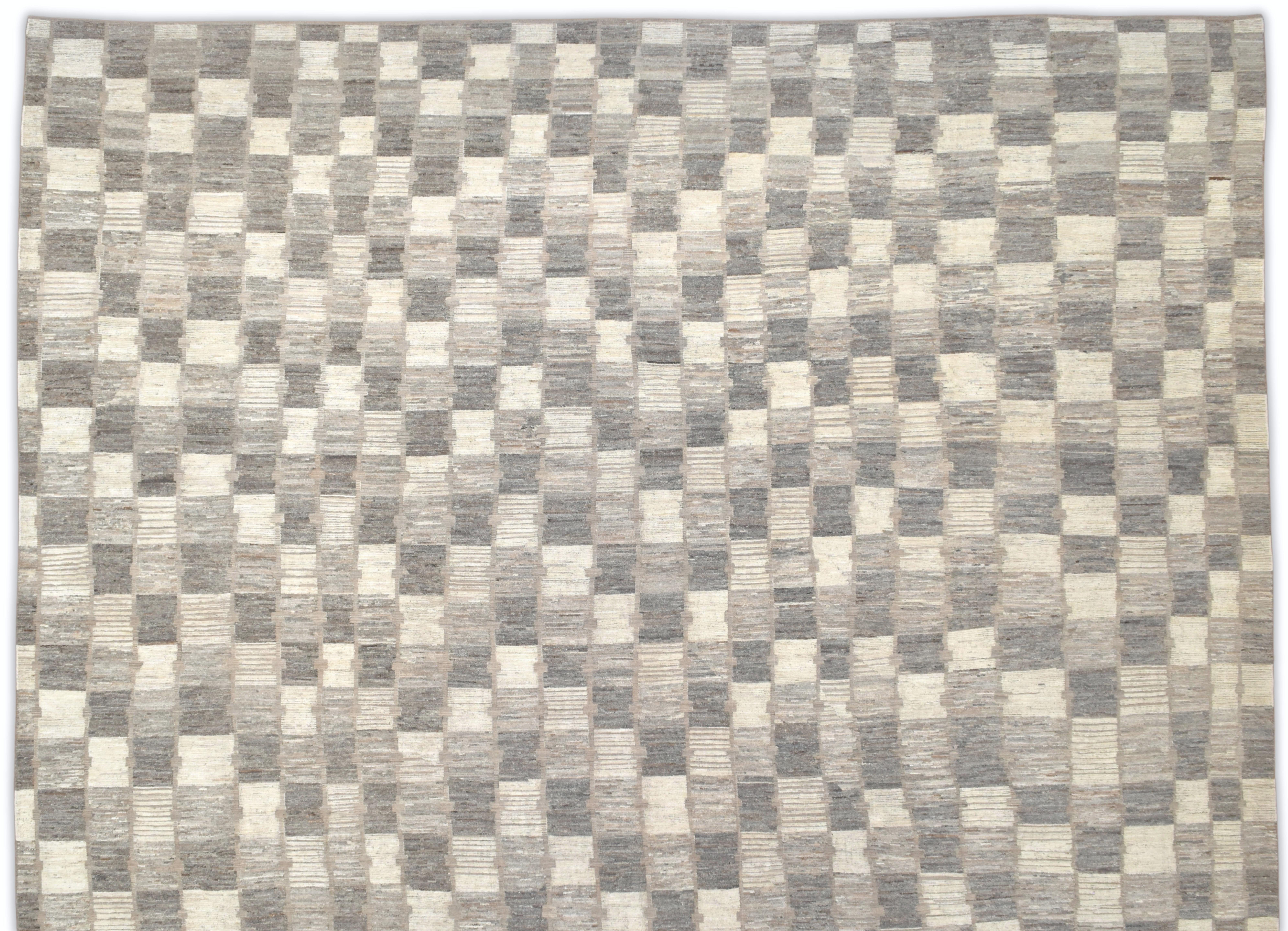 Geometrischer Wollteppich in Naturtönen mit kariertem Muster 20'x25'5'' (Wolle) im Angebot