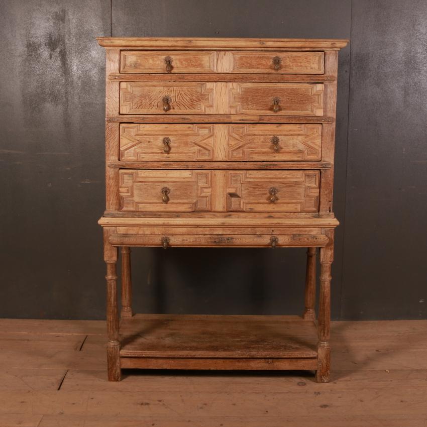 Good 18th century pale oak geometric chest of drawers on stand, 1780

Dimensions
39.5 inches (100 cms) wide
22.5 inches (57 cms) deep
57 inches (145 cms) high.

 
