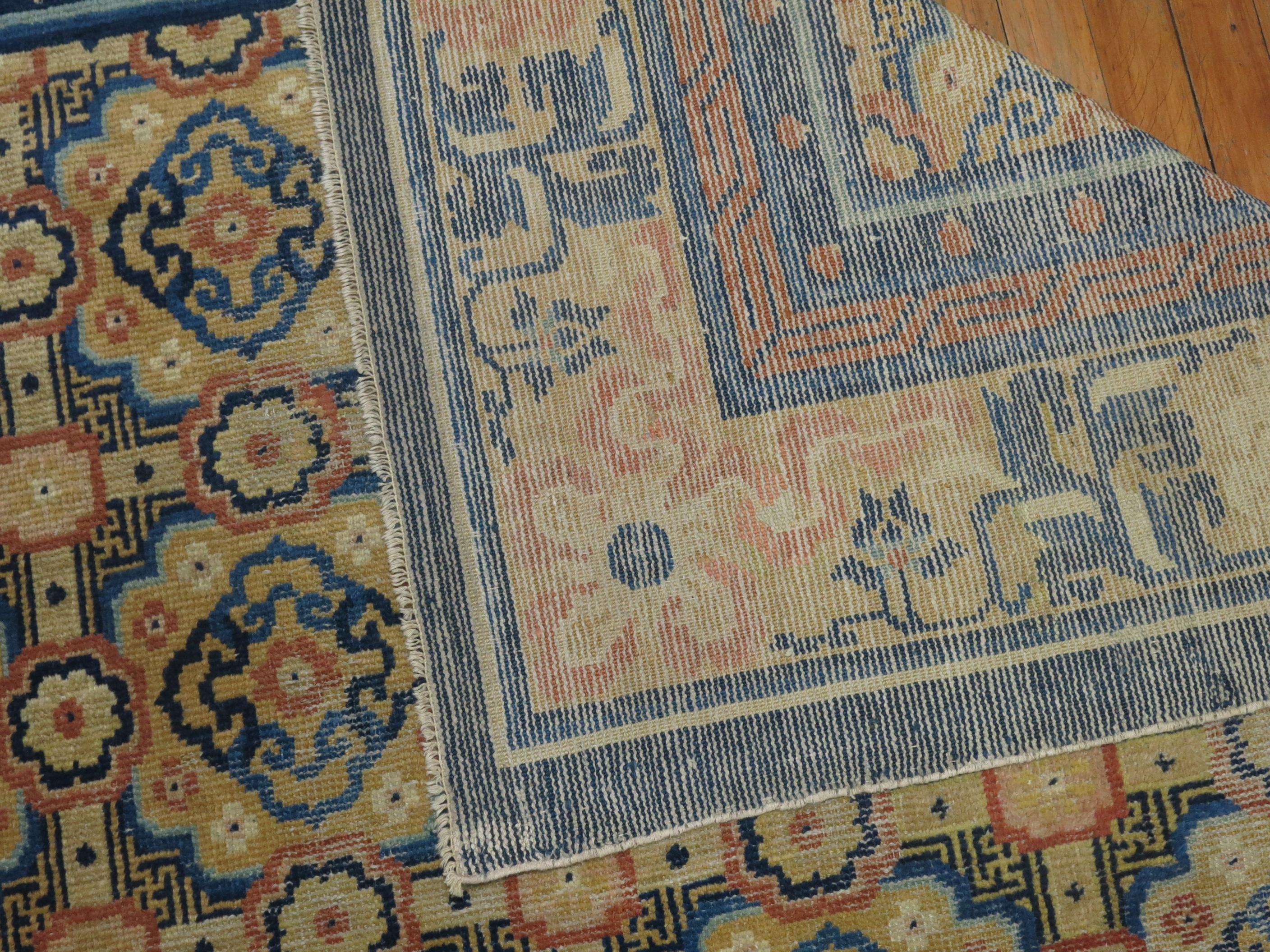 Colección Zabihi Alfombra china geométrica de tamaño intermedio en Bueno estado para la venta en New York, NY