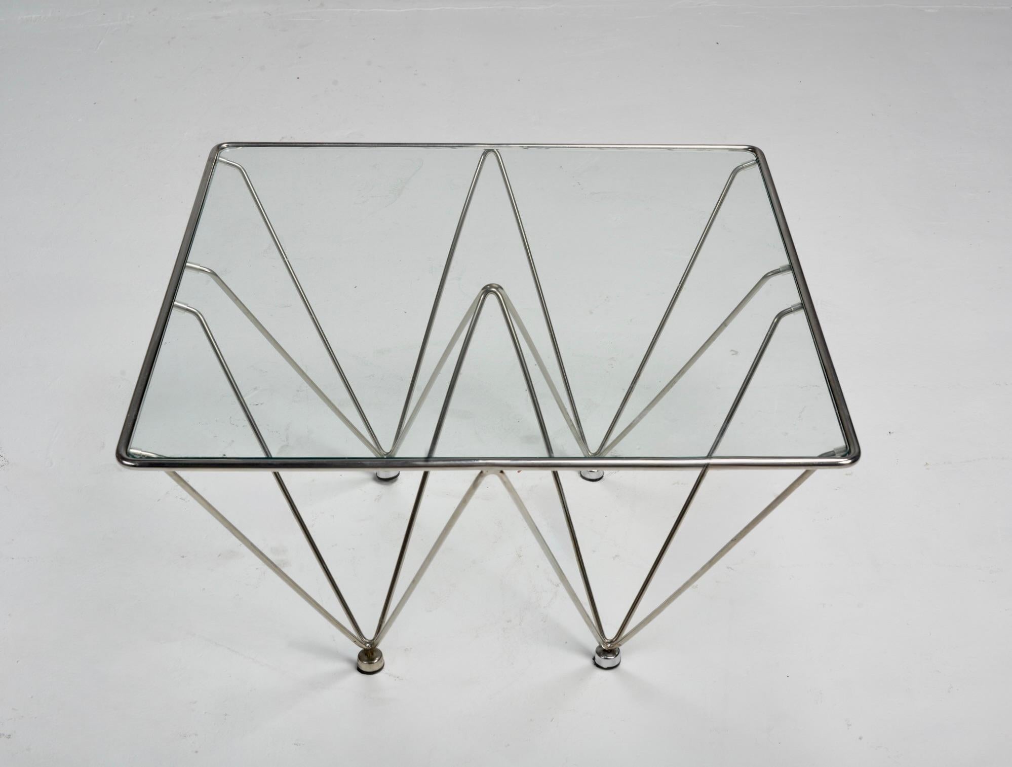 Italian Geometric chrome and glass coffee table attributed to Paolo Piva For Sale
