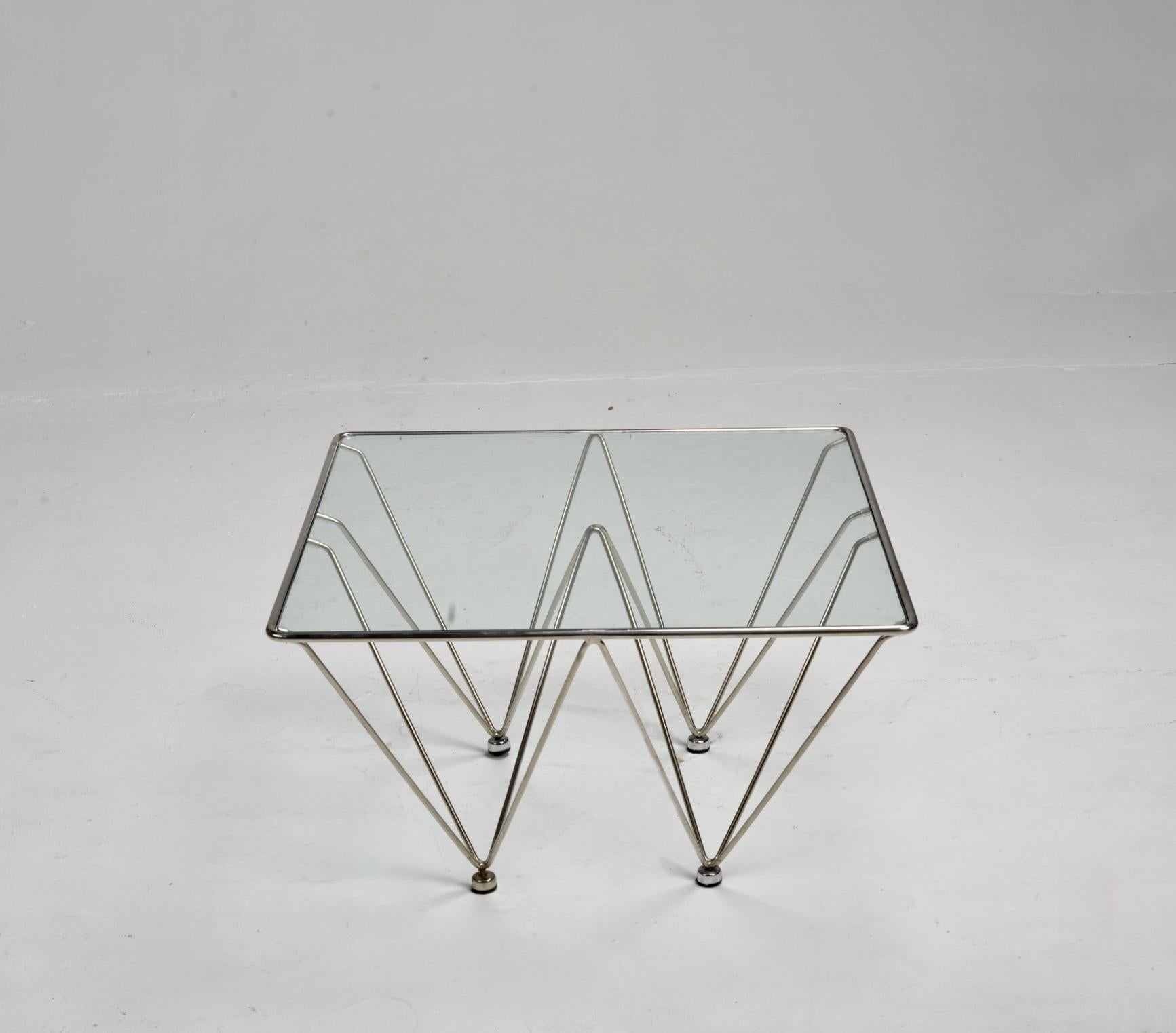 Geometric chrome and glass coffee table attributed to Paolo Piva In Good Condition For Sale In Los Angeles, CA