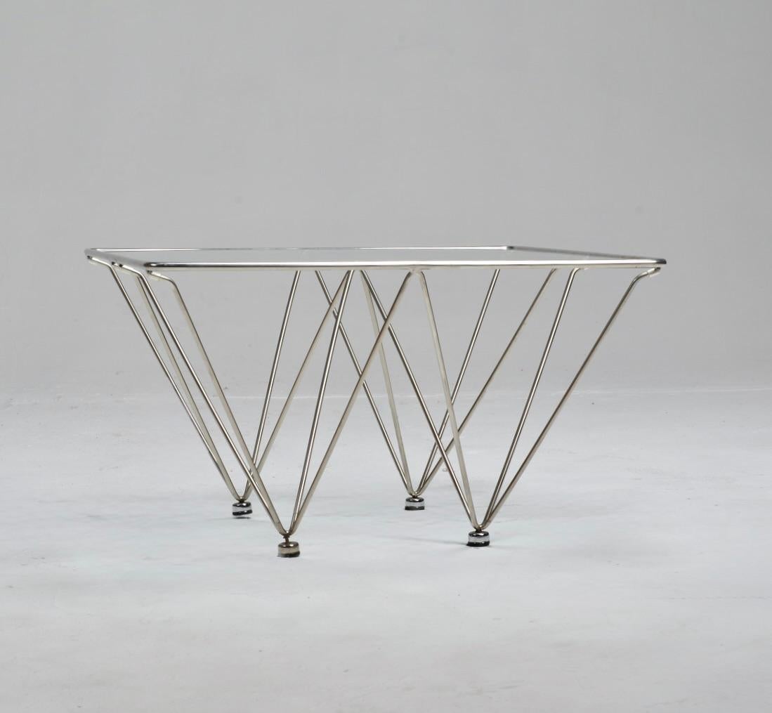Geometric chrome and glass coffee table attributed to Paolo Piva For Sale 1