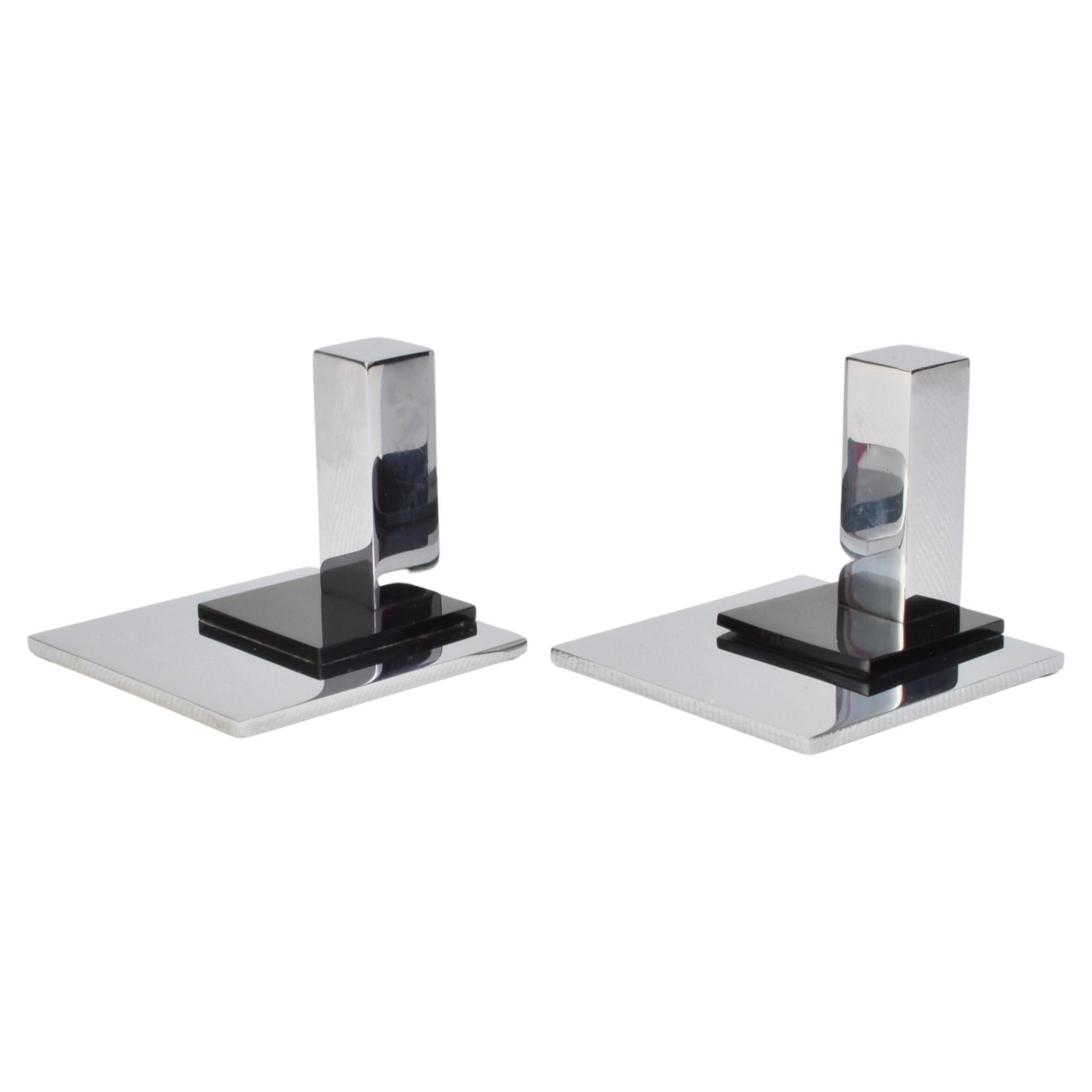 Sujetalibros geométricos cromados