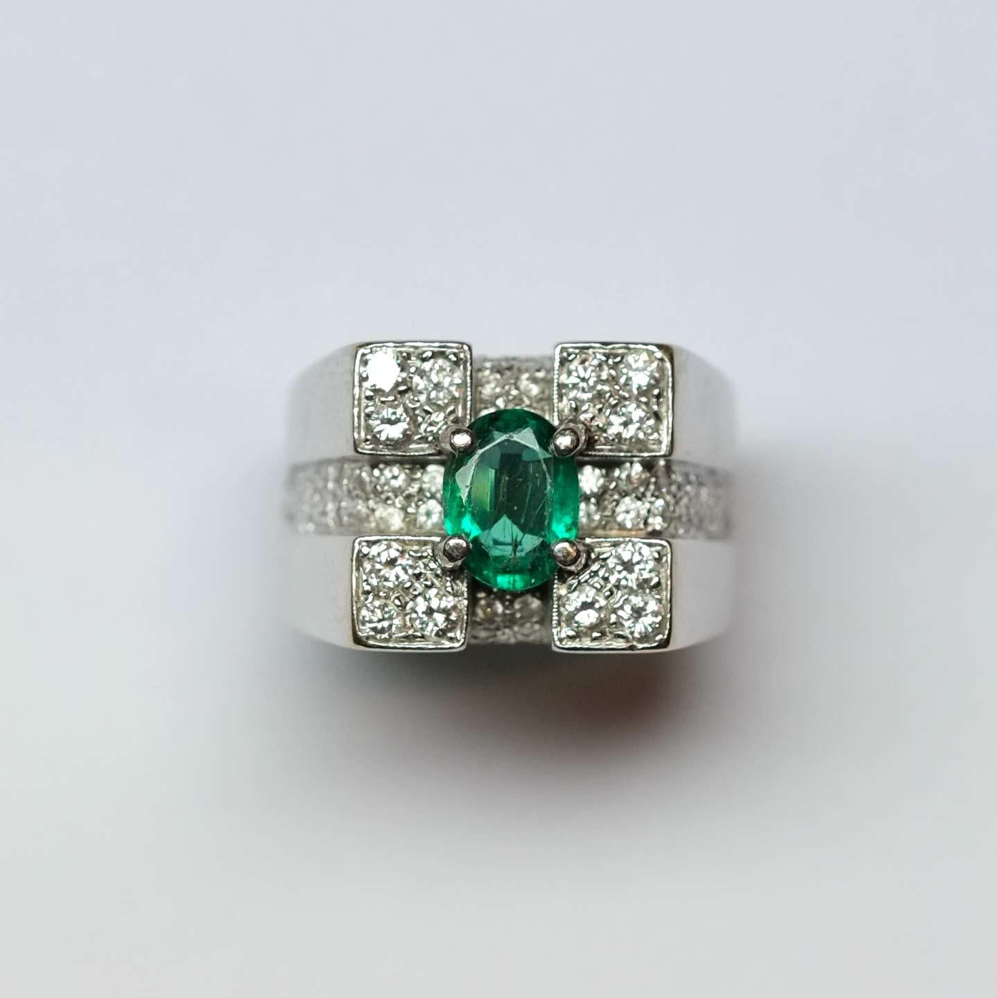 Very unusual geometric cocktail ring from the 1940s circa. Set in 18ct white gold with diamonds and central oval cut emerald. Made in Italy.

Highlights
- Cocktail ring set in 18ct white gold stamped 750 - Made in Italy
- Emerald of circa 1ct with