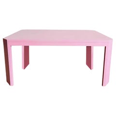 Table de salle à manger contemporaine géométrique laquée rose Acento