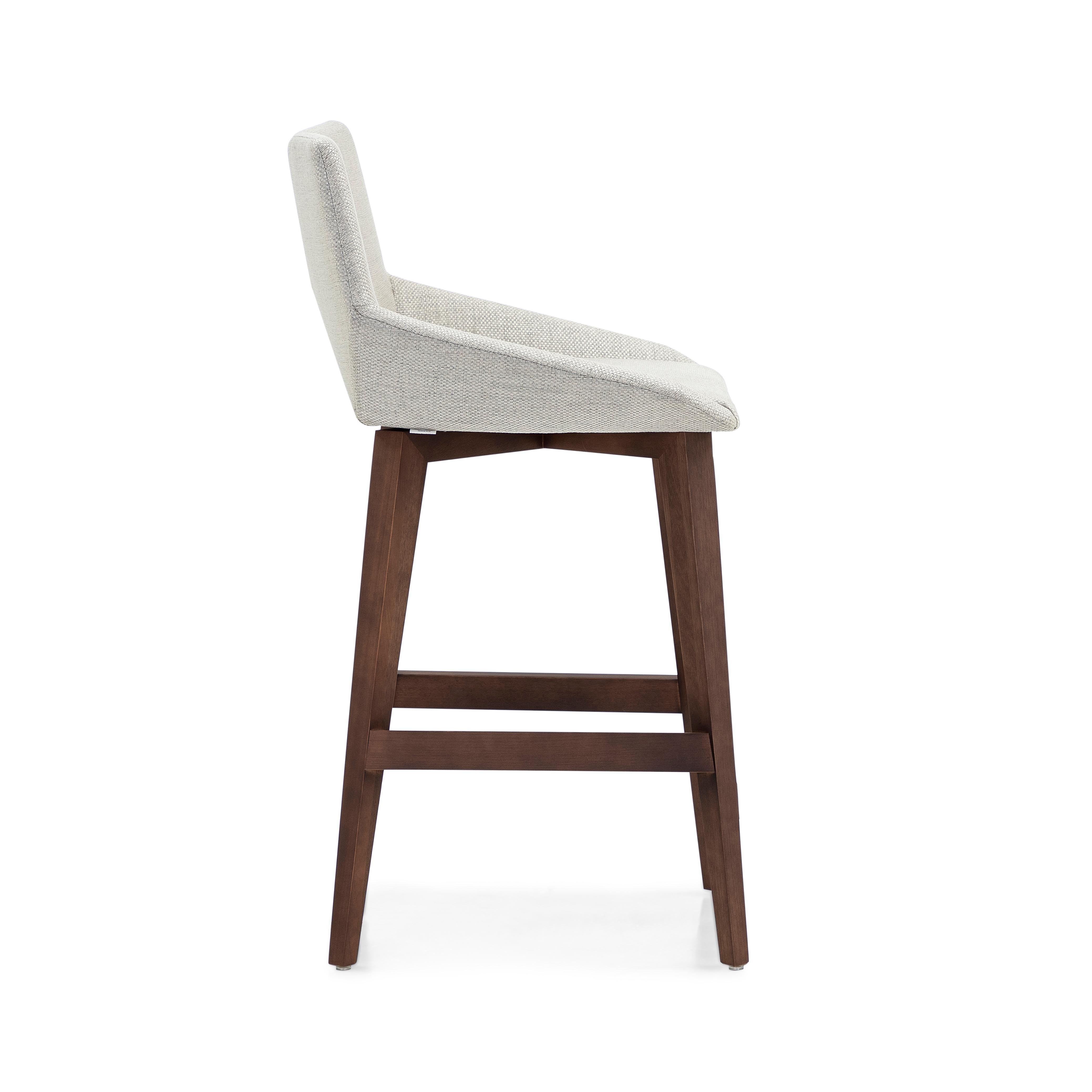 The geometric counter stool as the name says has geometric shapes and pure lines with its walnut wooden legs with the seat all wrapped in a beautiful and soft off-white fabric. All of these small details thought by architects and designers by our