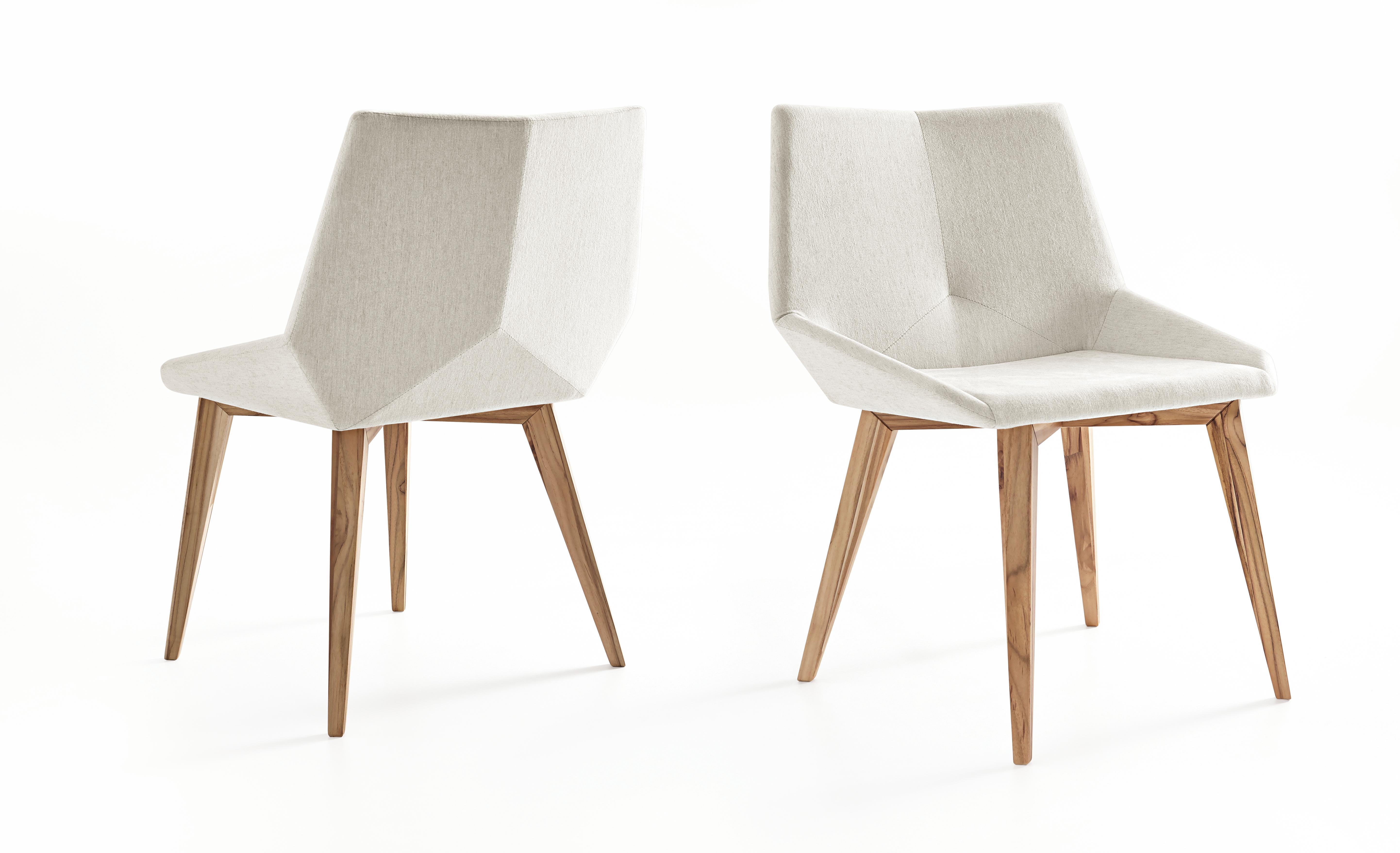 The Geometric dining chair as the name says has geometric shapes and pure lines with its teak wooden legs with the seat all wrapped in a beautiful and soft ivory fabric. All of these small details thought by architects and designers by our Uultis