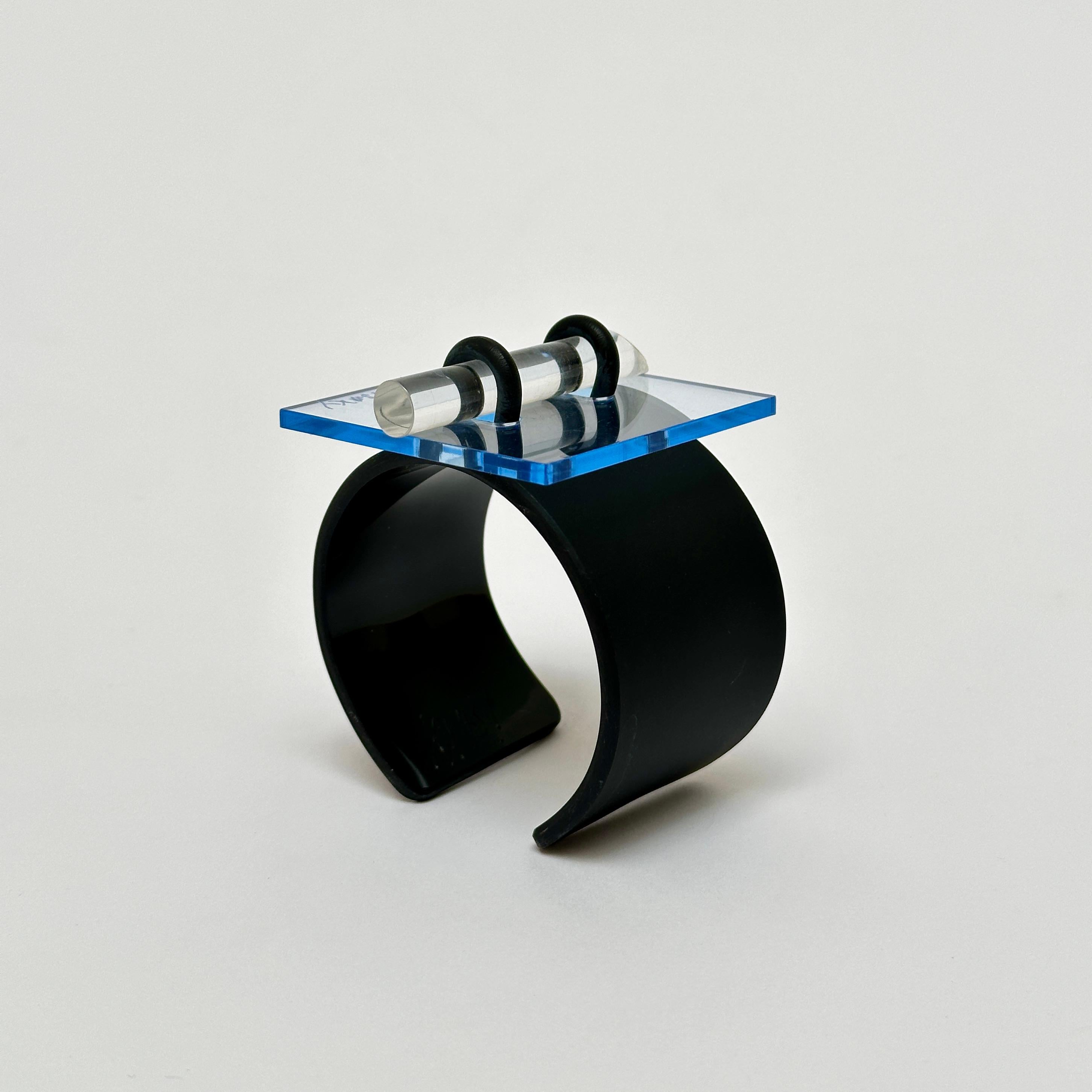 Molded Geometric Cuff, Isaky, Paris c. 1980 For Sale