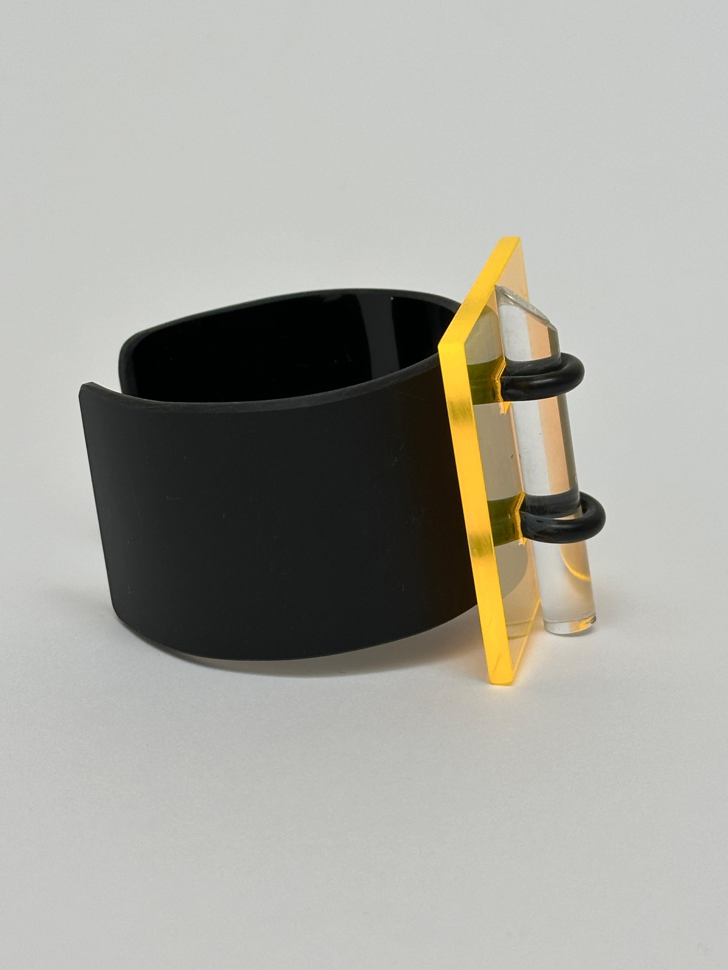 Molded Geometric Cuff, Isaky, Paris c. 1980 For Sale