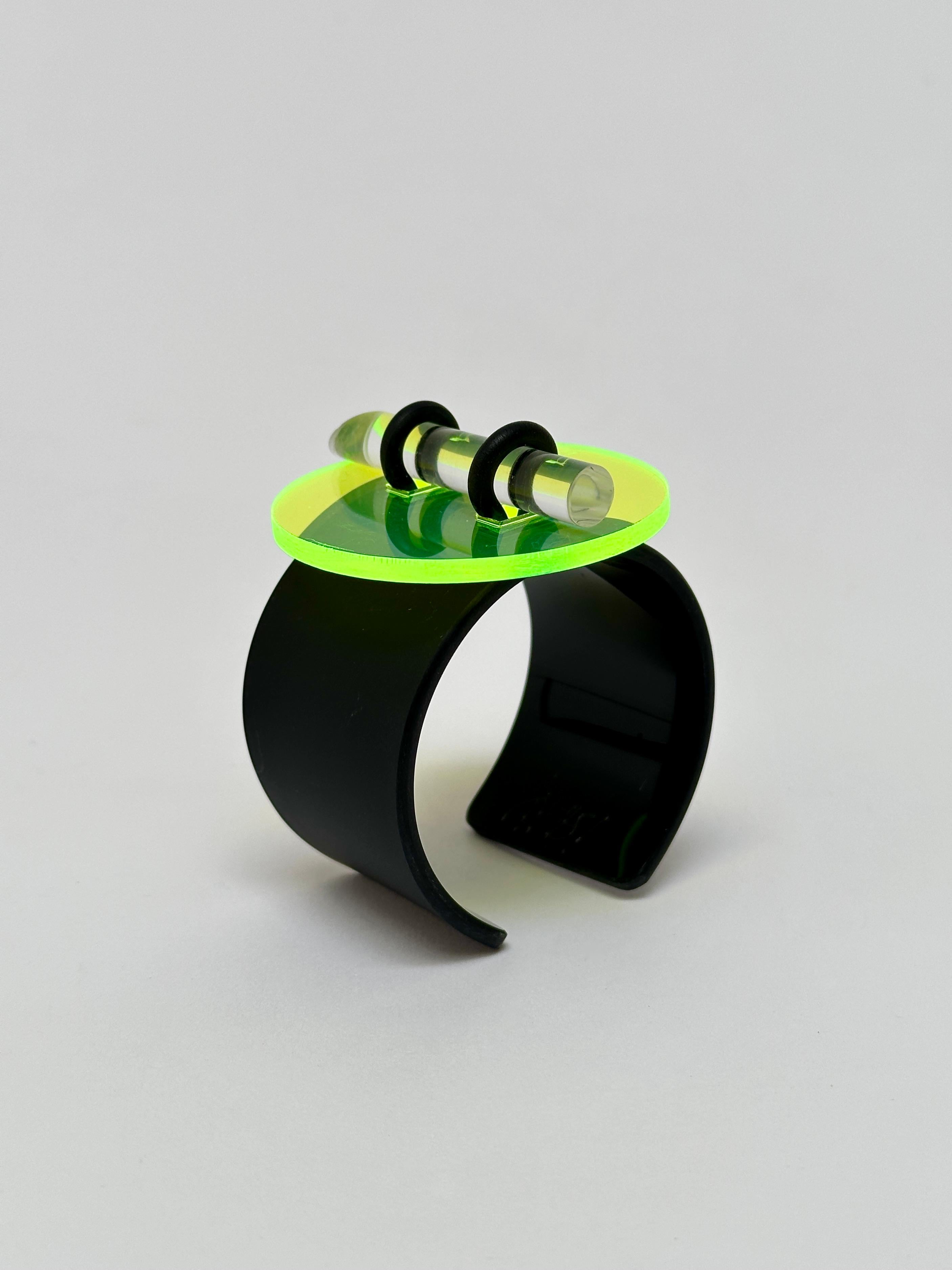 Molded Geometric Cuff, Isaky, Paris c. 1980 For Sale