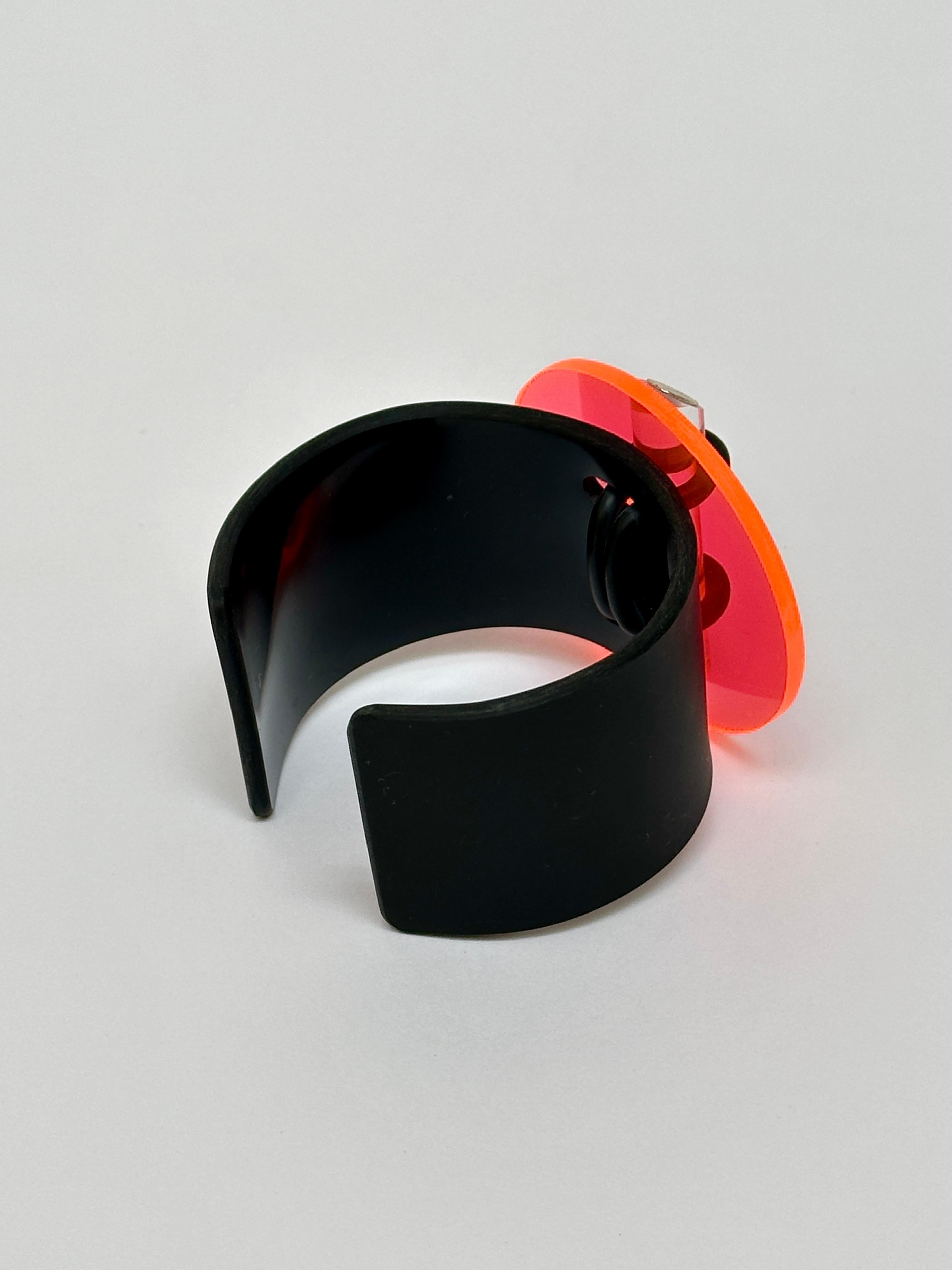 Molded Geometric Cuff, Isaky, Paris c. 1980 For Sale