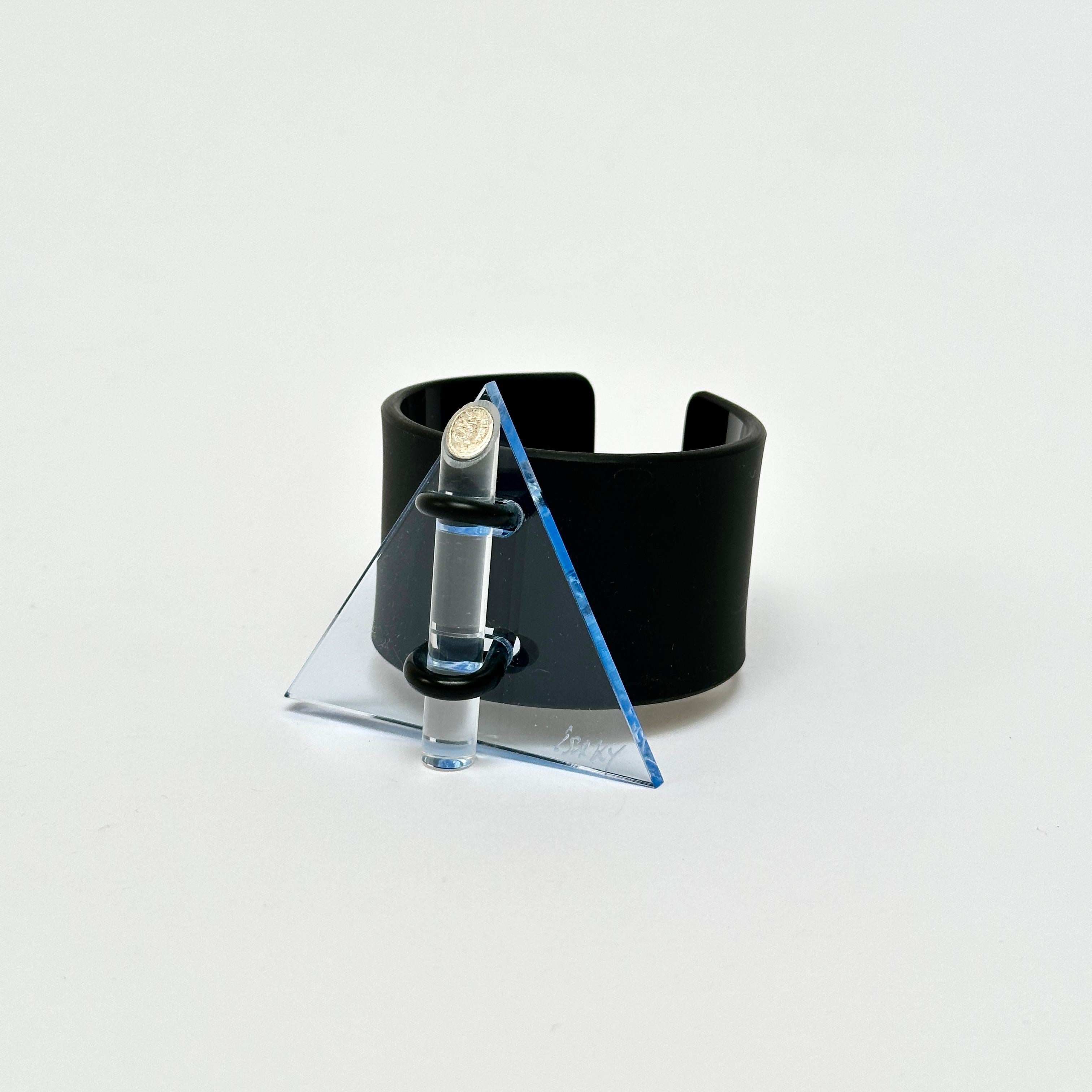 Molded Geometric Cuff, Isaky, Paris c. 1980 For Sale