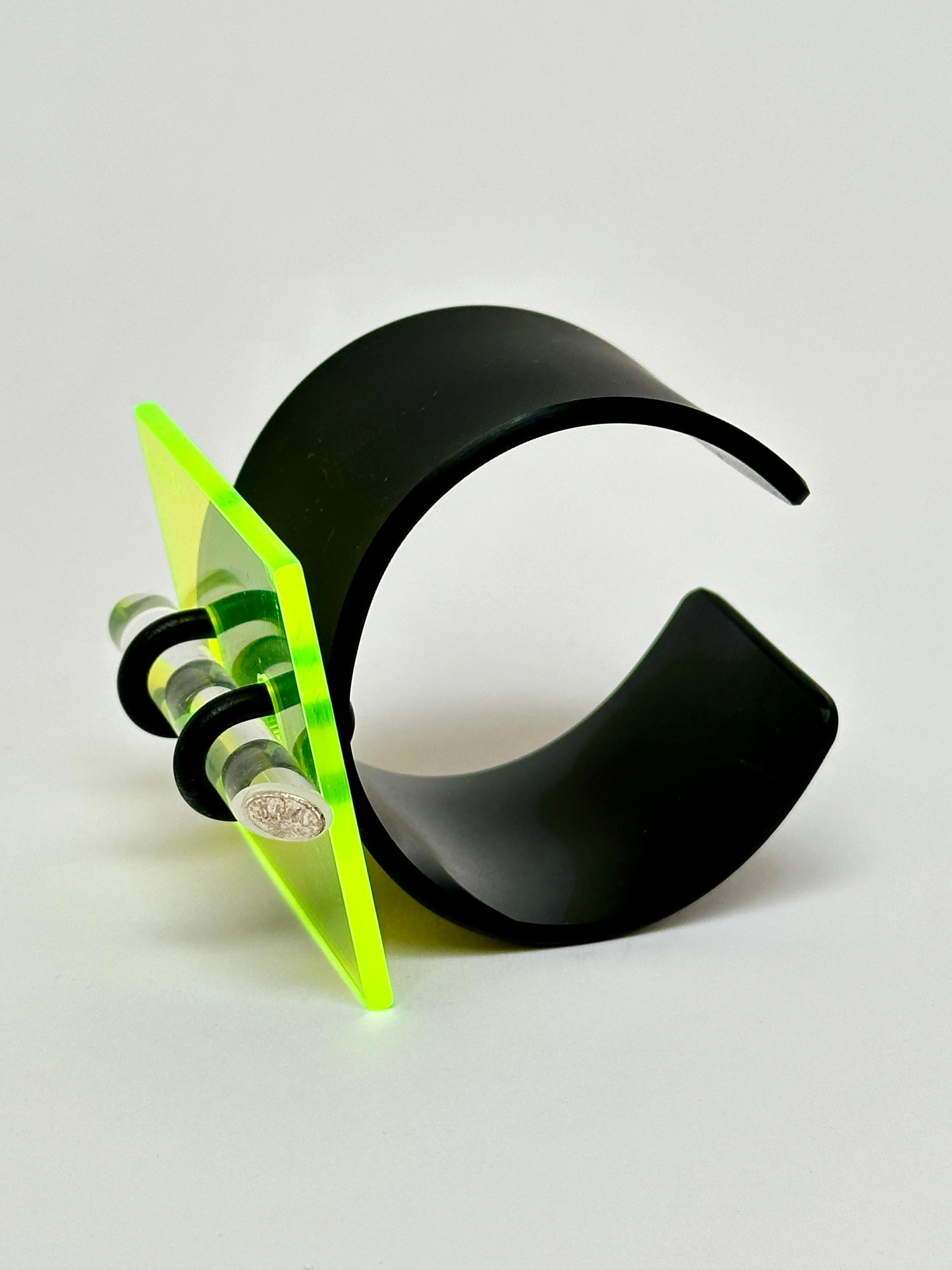 Geometric Cuff, Isaky, Paris c. 1980 In Good Condition For Sale In St Ouen, FR