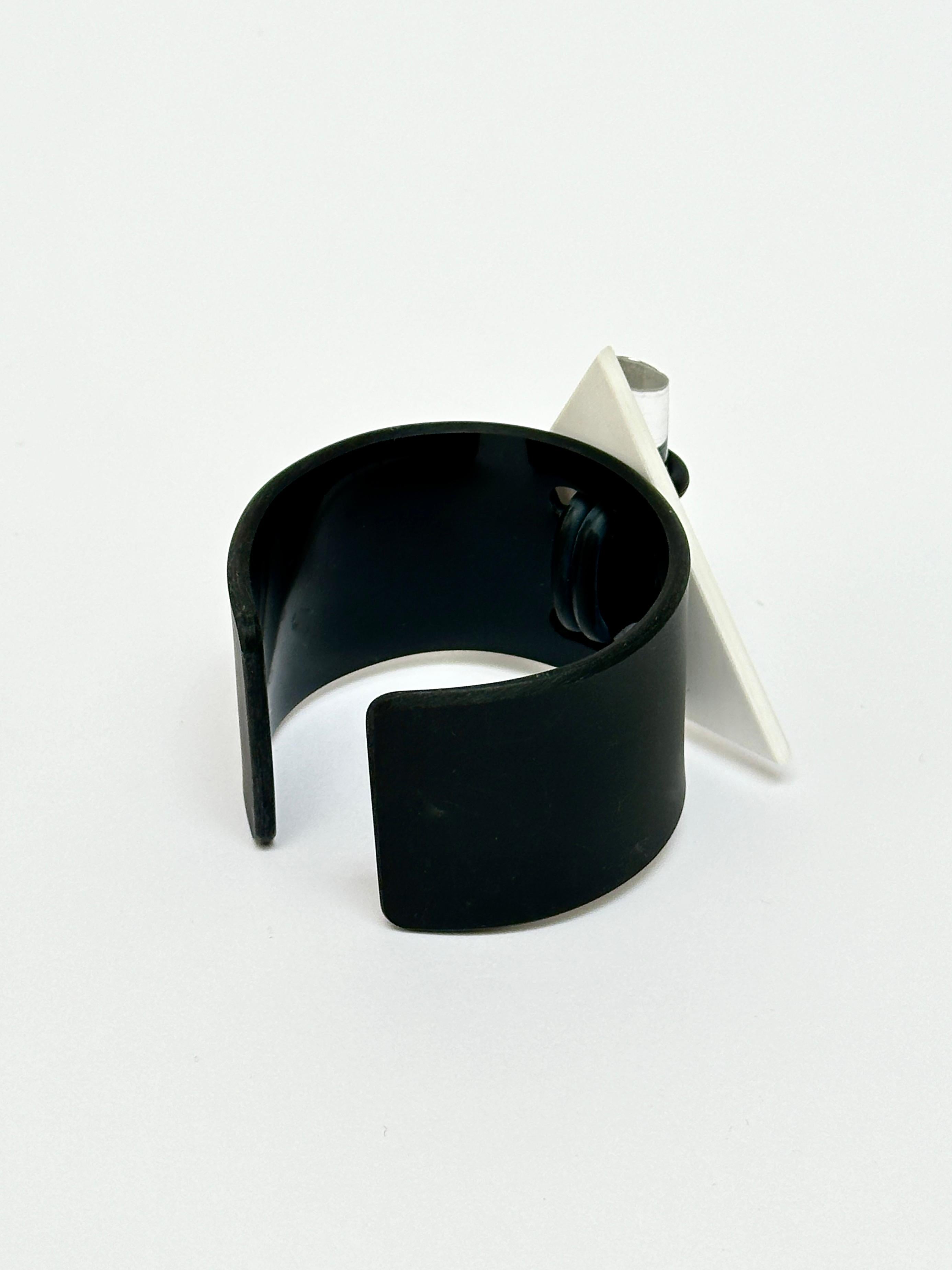 Geometric Cuff, Isaky, Paris c. 1980 In Good Condition For Sale In St Ouen, FR